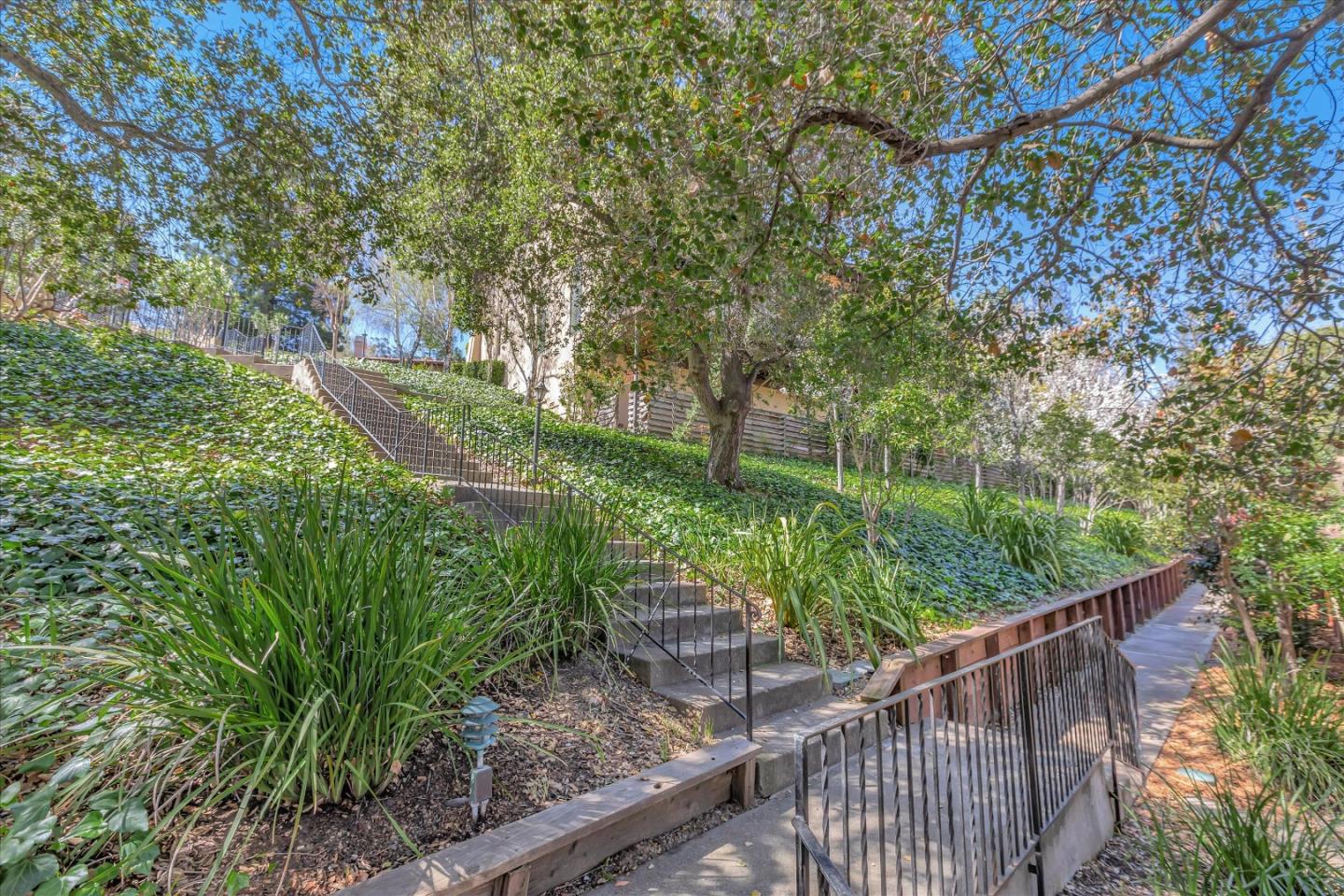 Detail Gallery Image 27 of 28 For 18400 Overlook Rd #35,  Los Gatos,  CA 95030 - 3 Beds | 2/1 Baths