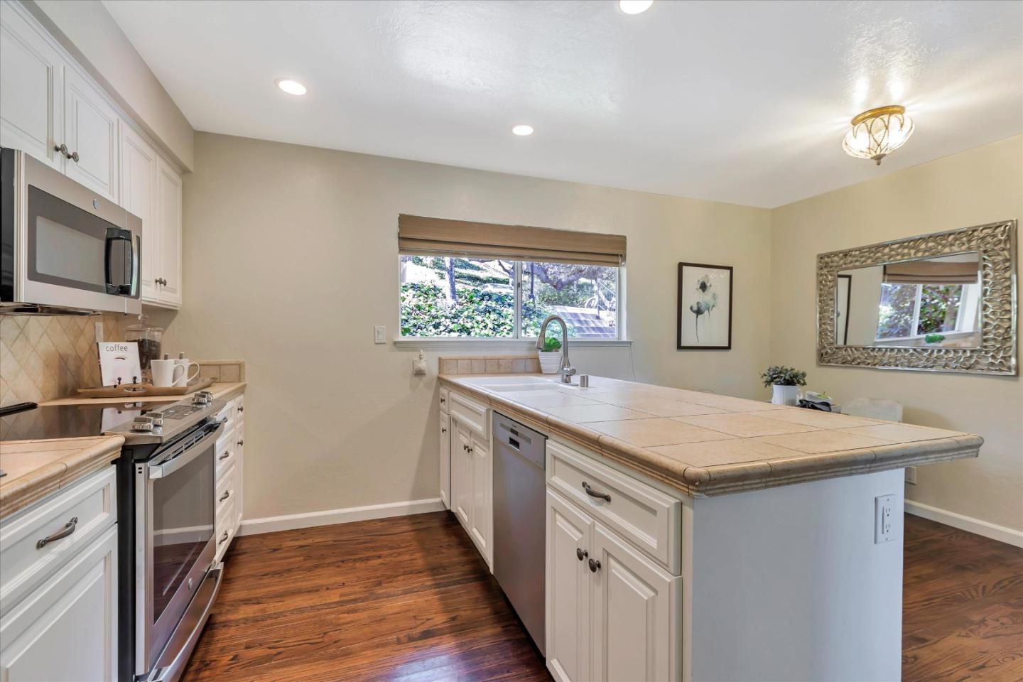 Detail Gallery Image 8 of 28 For 18400 Overlook Rd #35,  Los Gatos,  CA 95030 - 3 Beds | 2/1 Baths