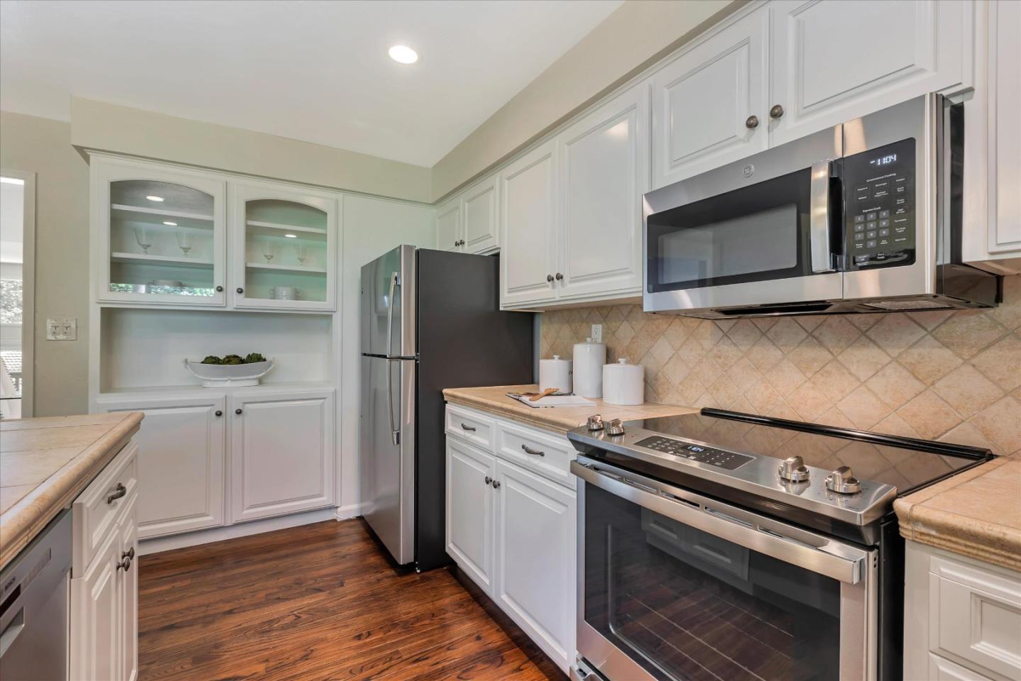 Detail Gallery Image 9 of 28 For 18400 Overlook Rd #35,  Los Gatos,  CA 95030 - 3 Beds | 2/1 Baths