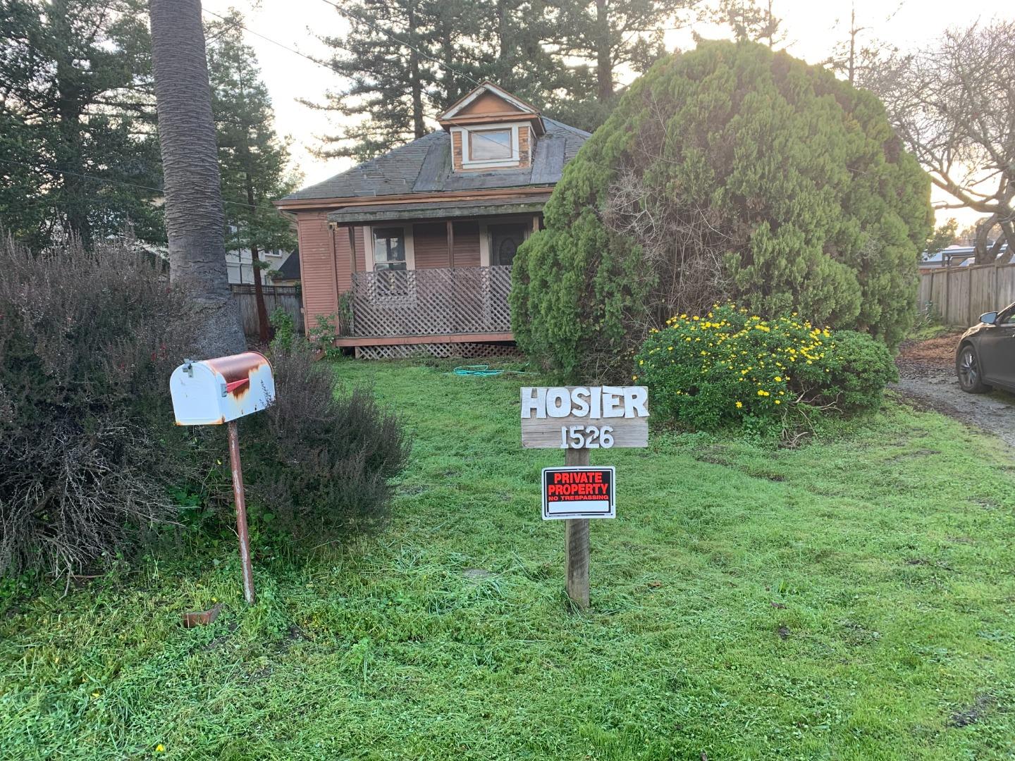 Photo of 1526 7th Ave in Santa Cruz, CA