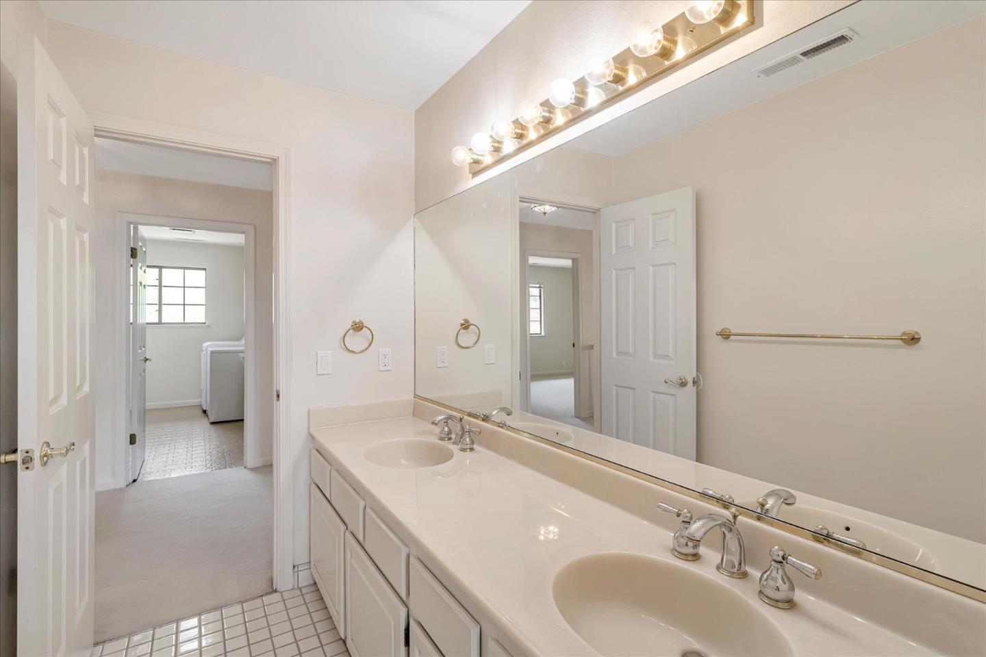 Detail Gallery Image 40 of 54 For 40 Crown Ct, San Mateo,  CA 94402 - 3 Beds | 2/1 Baths