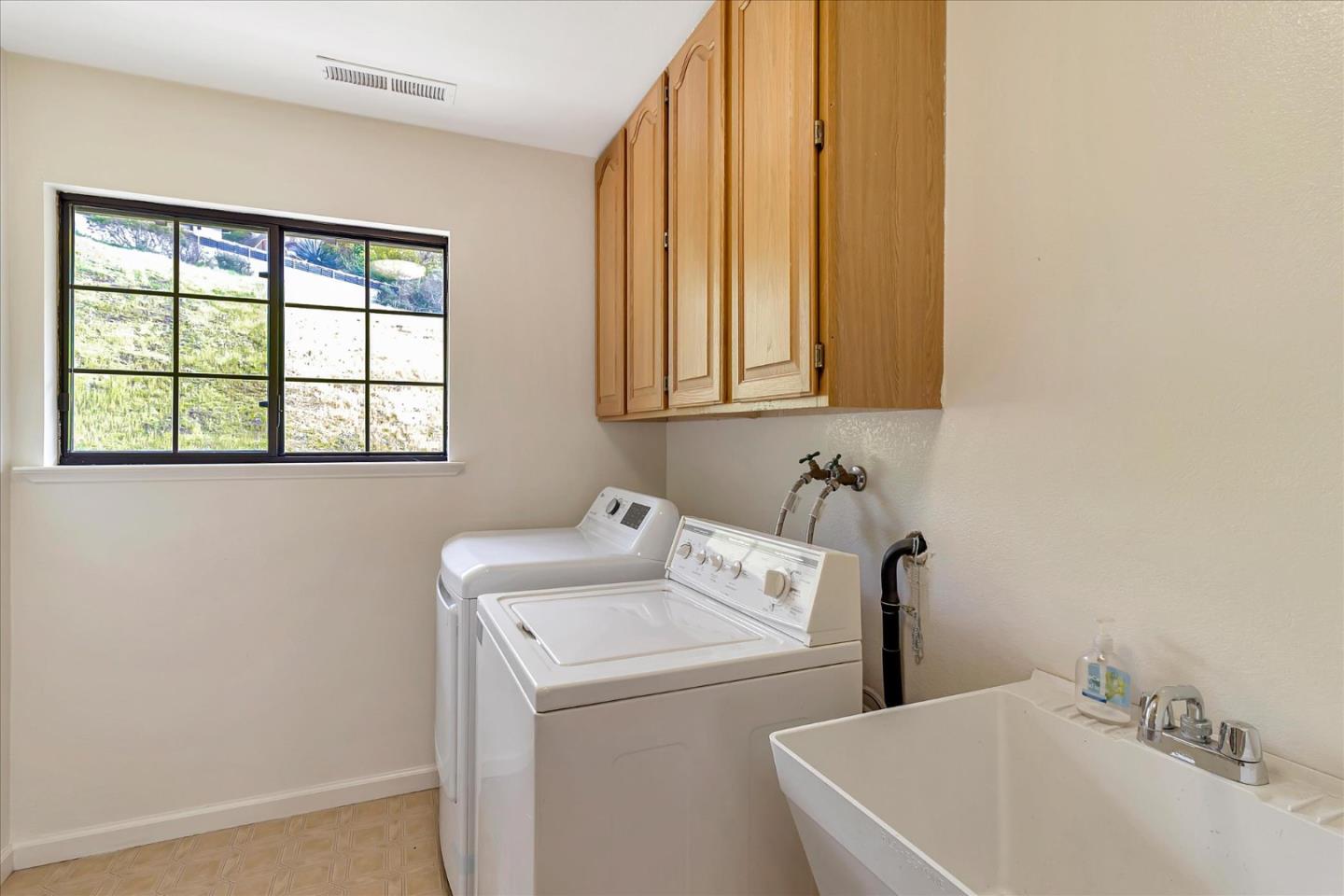 Detail Gallery Image 45 of 54 For 40 Crown Ct, San Mateo,  CA 94402 - 3 Beds | 2/1 Baths