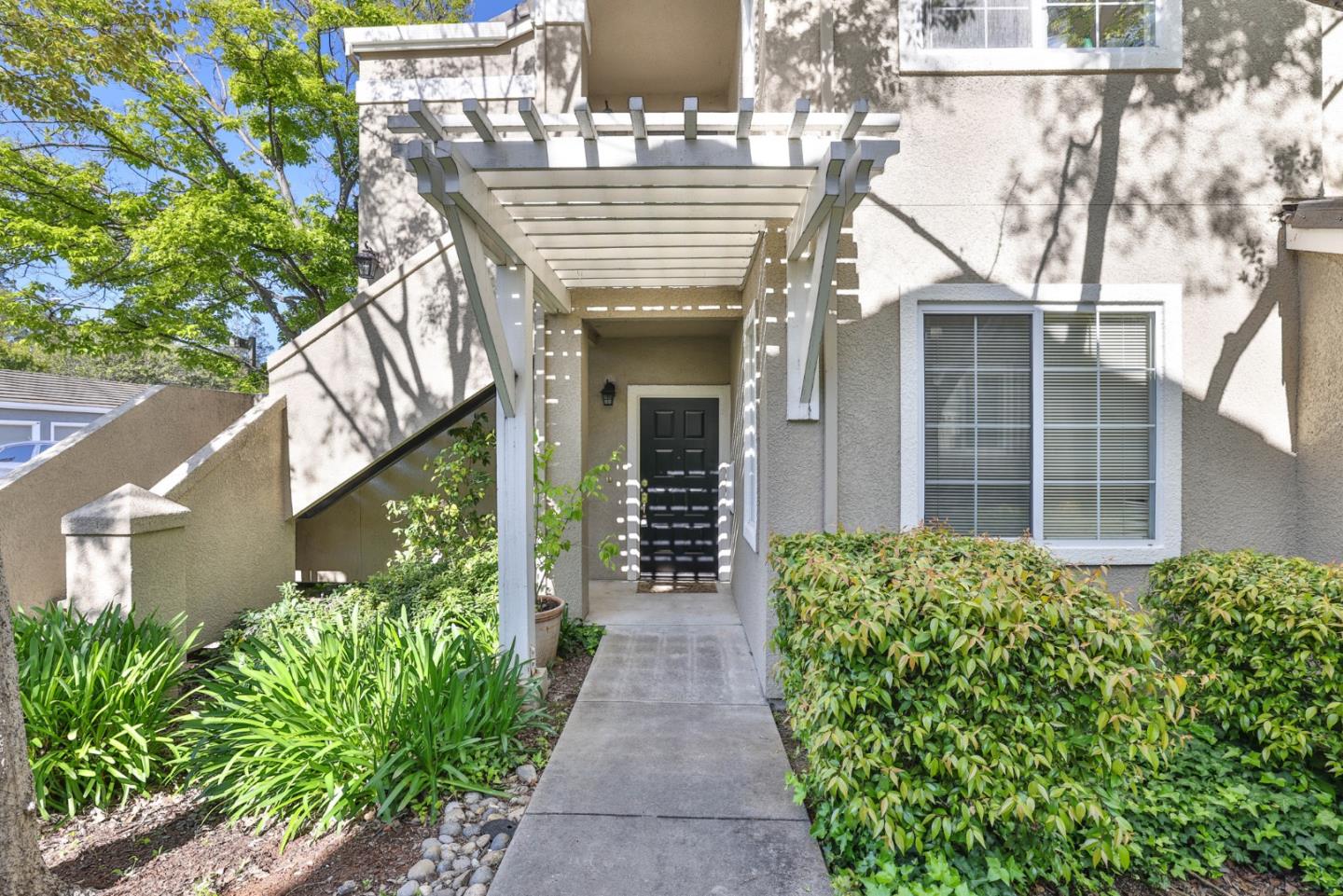 Detail Gallery Image 1 of 27 For 870 Lake Mcclure Dr, San Jose,  CA 95123 - 2 Beds | 2 Baths