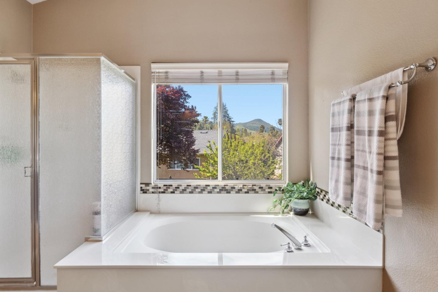 Detail Gallery Image 27 of 59 For 15360 La Rocca Dr, Morgan Hill,  CA 95037 - 4 Beds | 2/1 Baths