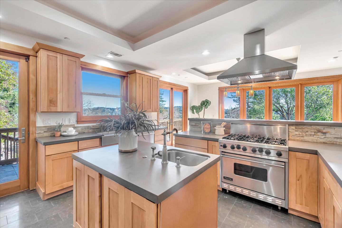 Detail Gallery Image 7 of 71 For 2 Vallecito Ln, Orinda,  CA 94563 - 5 Beds | 4/1 Baths