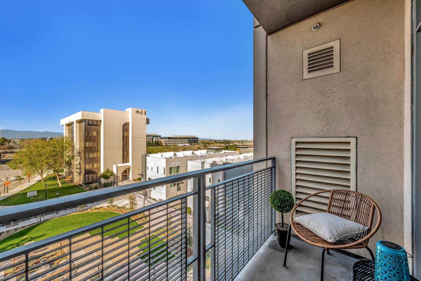 Detail Gallery Image 3 of 22 For 175 W Saint James St #604,  San Jose,  CA 95110 - 1 Beds | 1 Baths