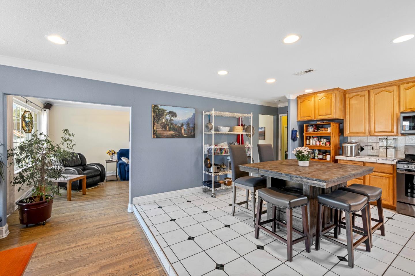 Detail Gallery Image 12 of 35 For 3275 Coldwater Dr, San Jose,  CA 95148 - 3 Beds | 2 Baths