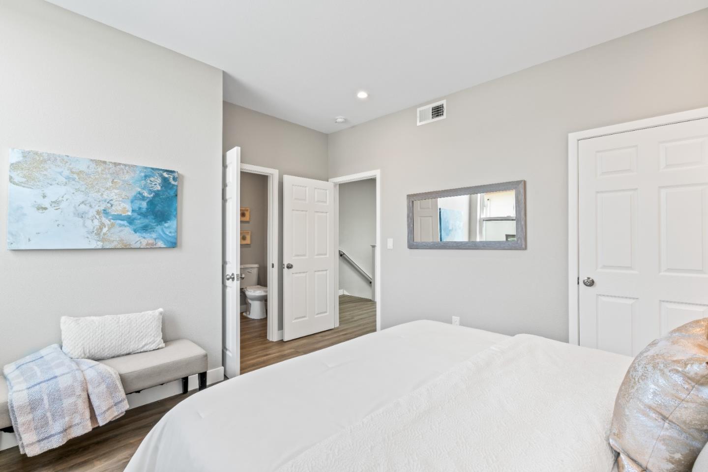 Detail Gallery Image 17 of 41 For 645 Baden Ave #F,  South San Francisco,  CA 94080 - 4 Beds | 3/1 Baths