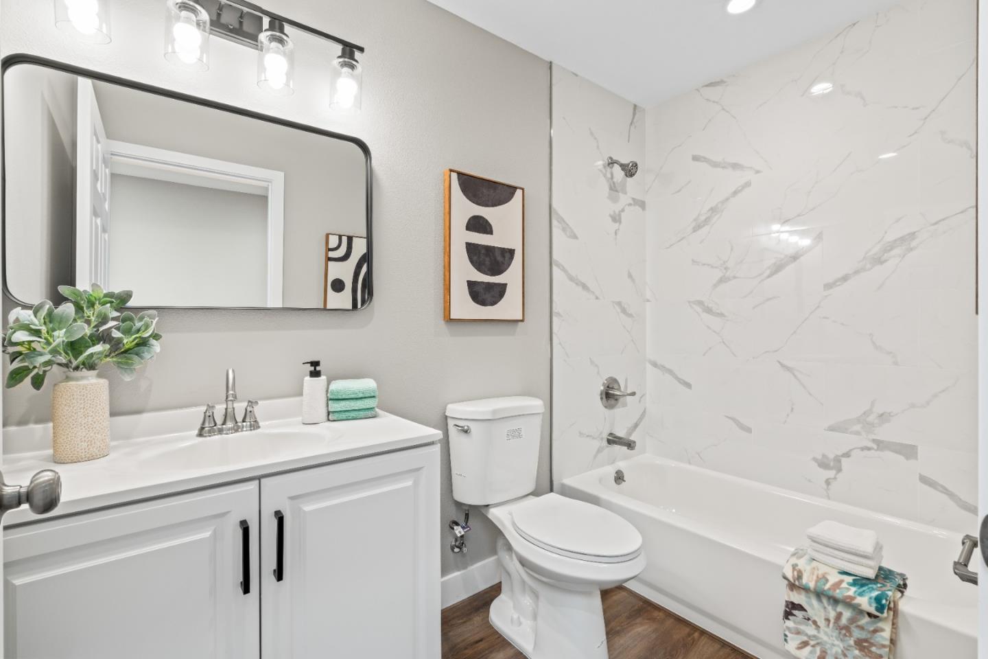 Detail Gallery Image 25 of 41 For 645 Baden Ave #F,  South San Francisco,  CA 94080 - 4 Beds | 3/1 Baths