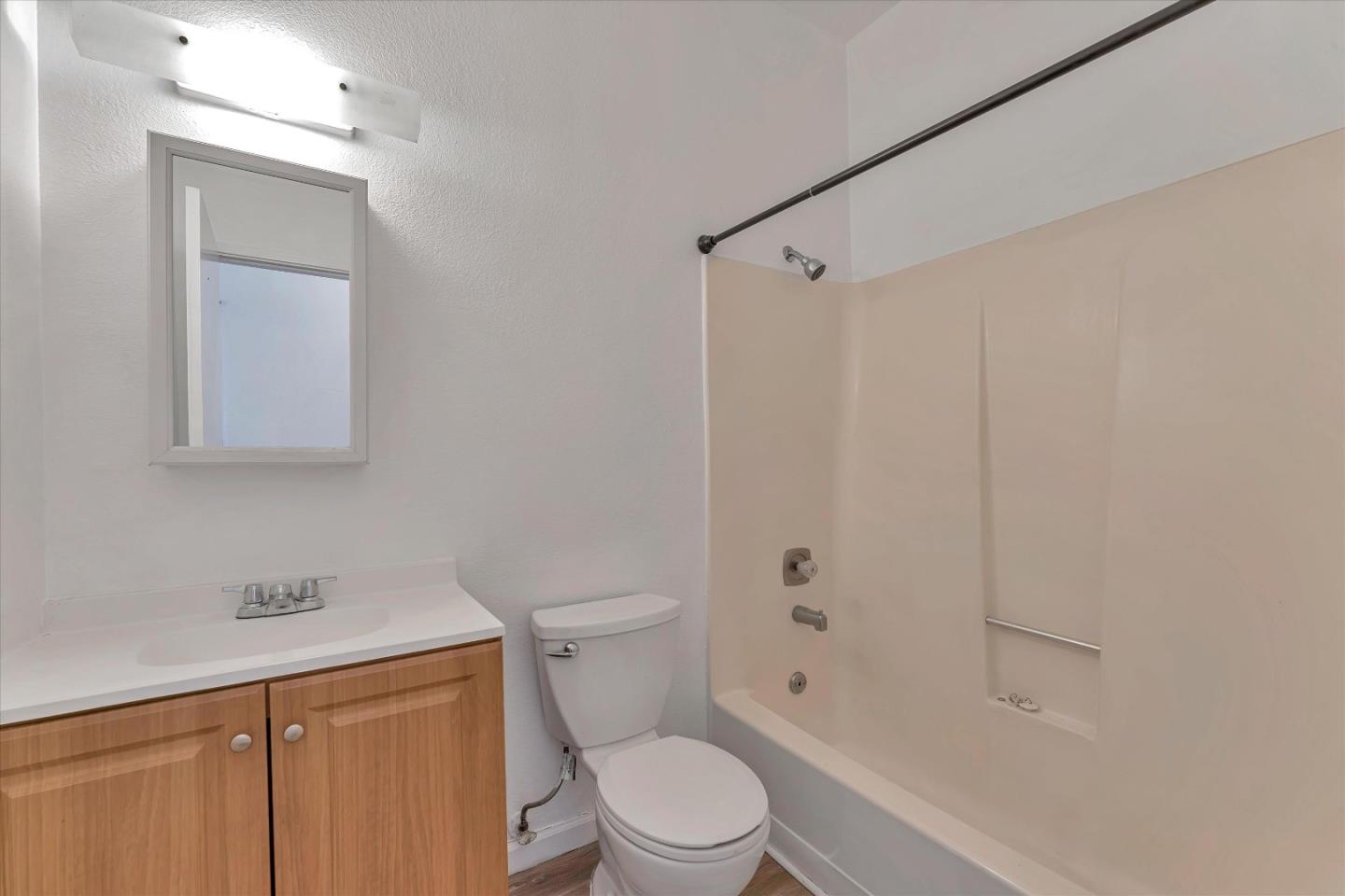 Detail Gallery Image 14 of 16 For 2131 West St #B,  Oakland,  CA 94612 - 2 Beds | 1 Baths