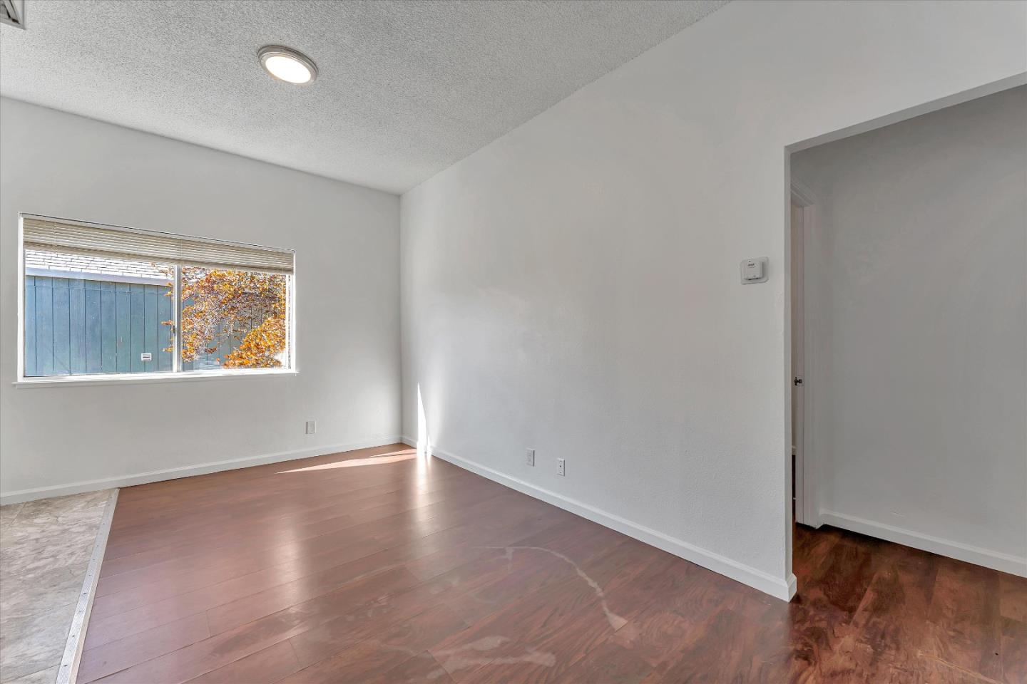 Detail Gallery Image 4 of 16 For 2131 West St #B,  Oakland,  CA 94612 - 2 Beds | 1 Baths