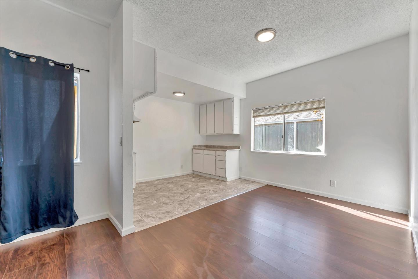 Detail Gallery Image 5 of 16 For 2131 West St #B,  Oakland,  CA 94612 - 2 Beds | 1 Baths