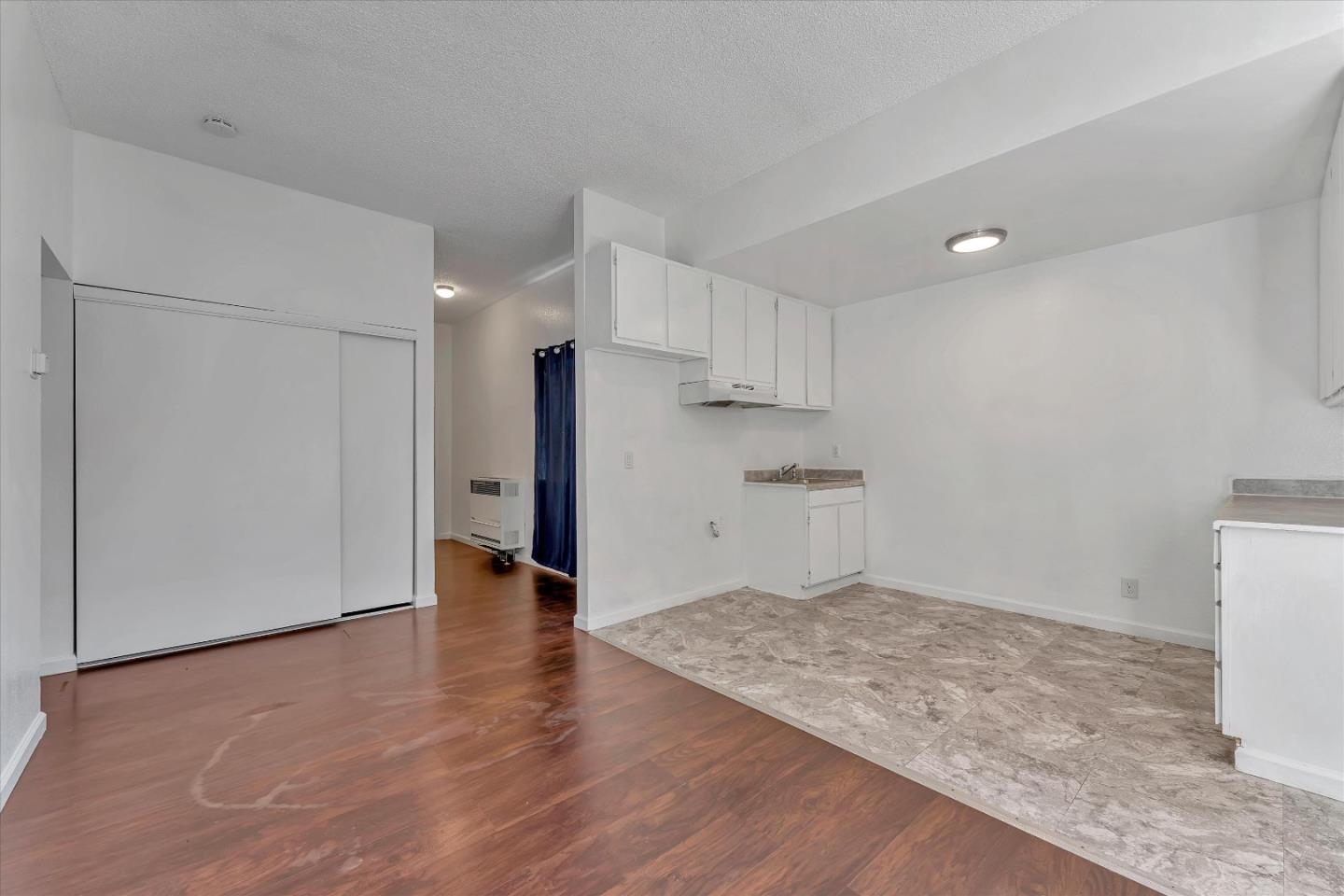Detail Gallery Image 6 of 16 For 2131 West St #B,  Oakland,  CA 94612 - 2 Beds | 1 Baths