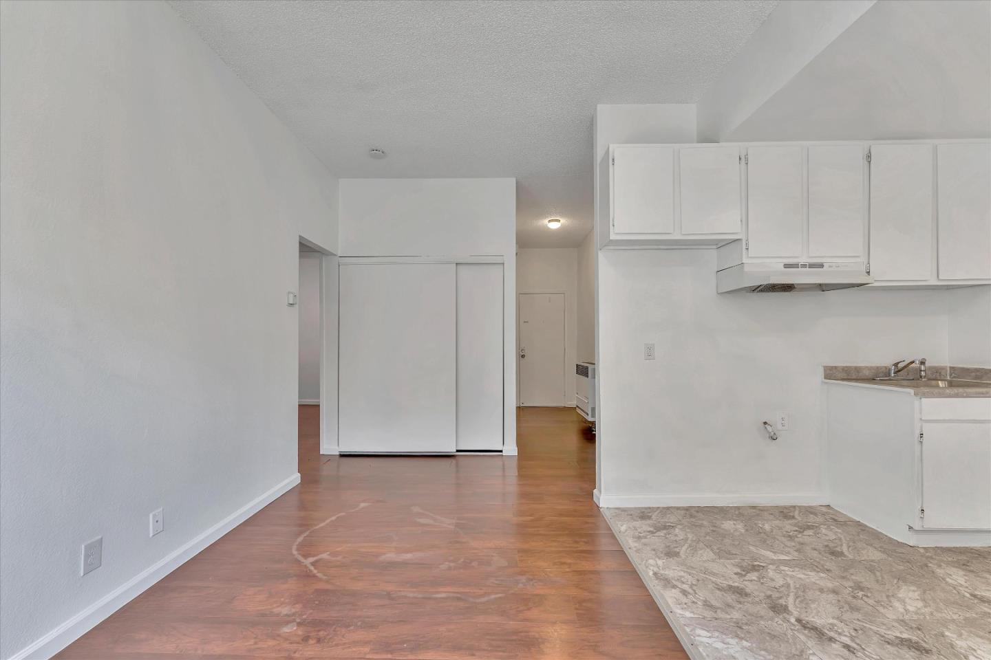 Detail Gallery Image 7 of 16 For 2131 West St #B,  Oakland,  CA 94612 - 2 Beds | 1 Baths
