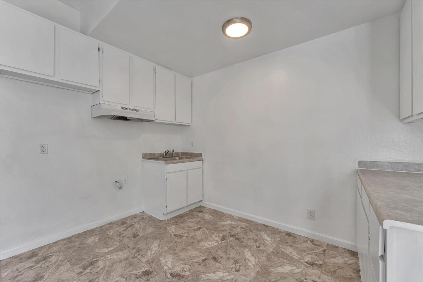 Detail Gallery Image 8 of 16 For 2131 West St #B,  Oakland,  CA 94612 - 2 Beds | 1 Baths