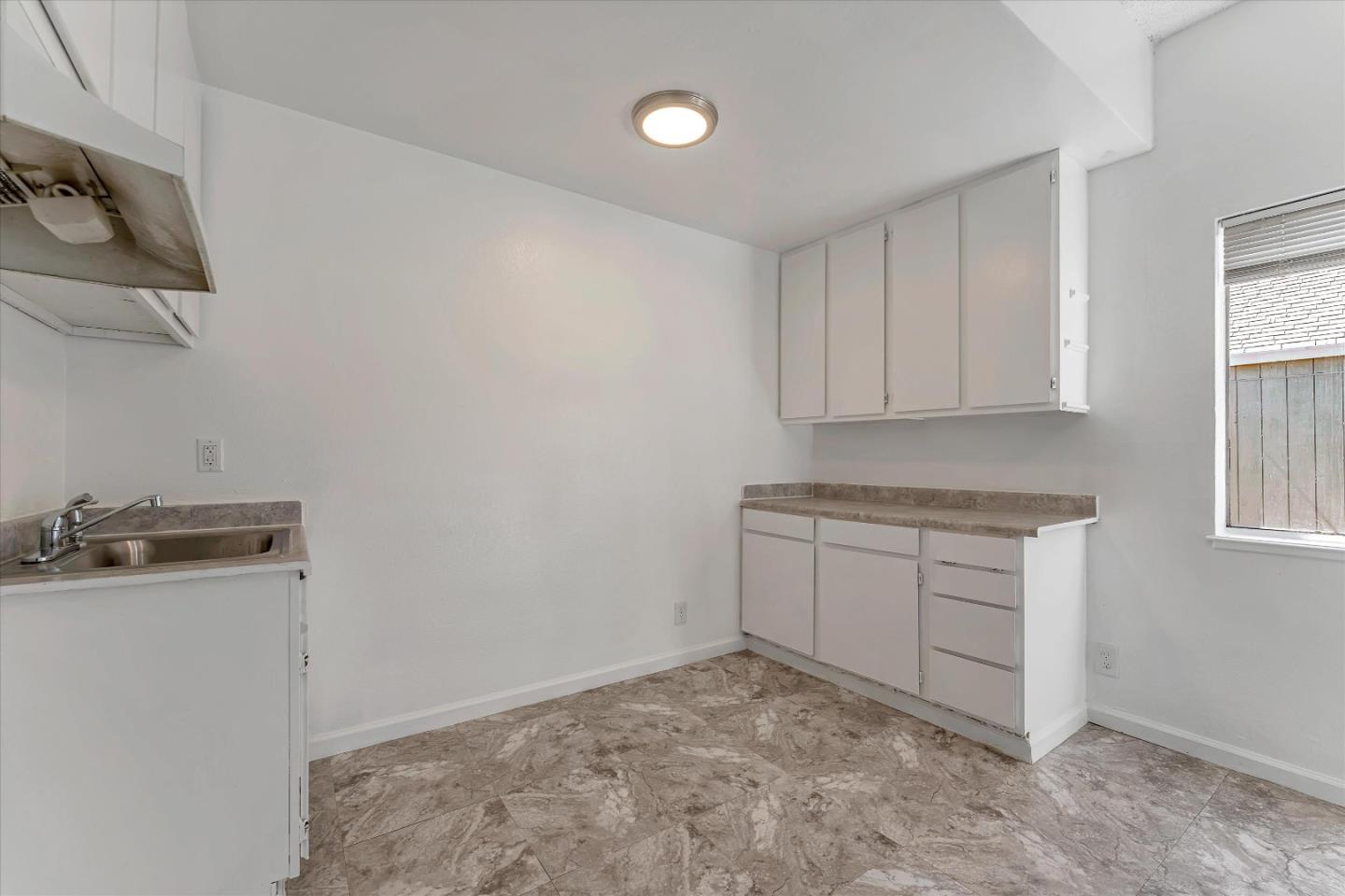Detail Gallery Image 9 of 16 For 2131 West St #B,  Oakland,  CA 94612 - 2 Beds | 1 Baths