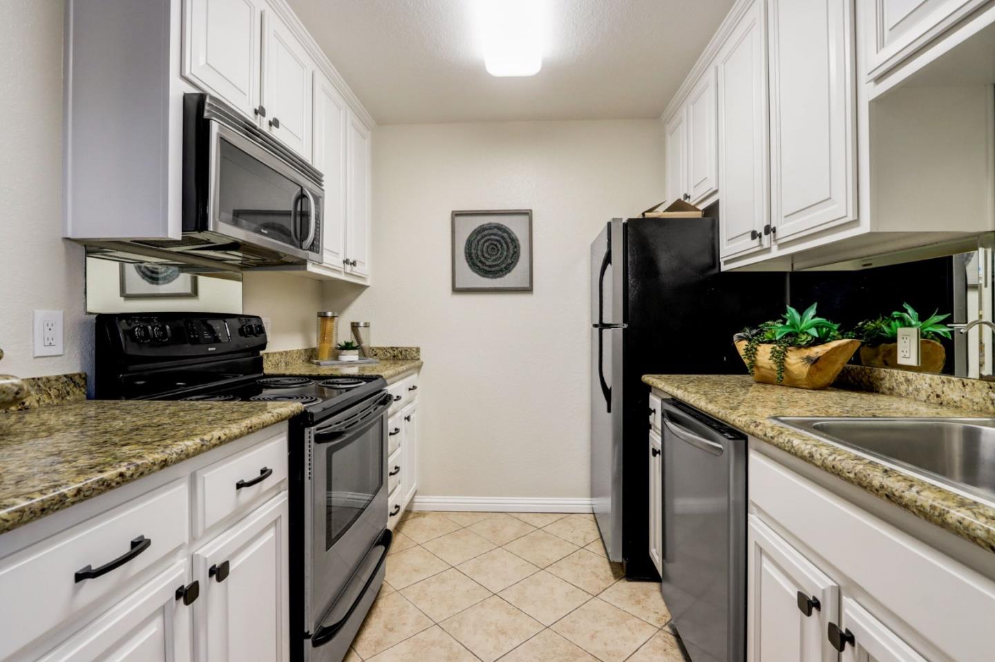 Detail Gallery Image 11 of 31 For 33 Monte Verano Ct, San Jose,  CA 95116 - 2 Beds | 2 Baths