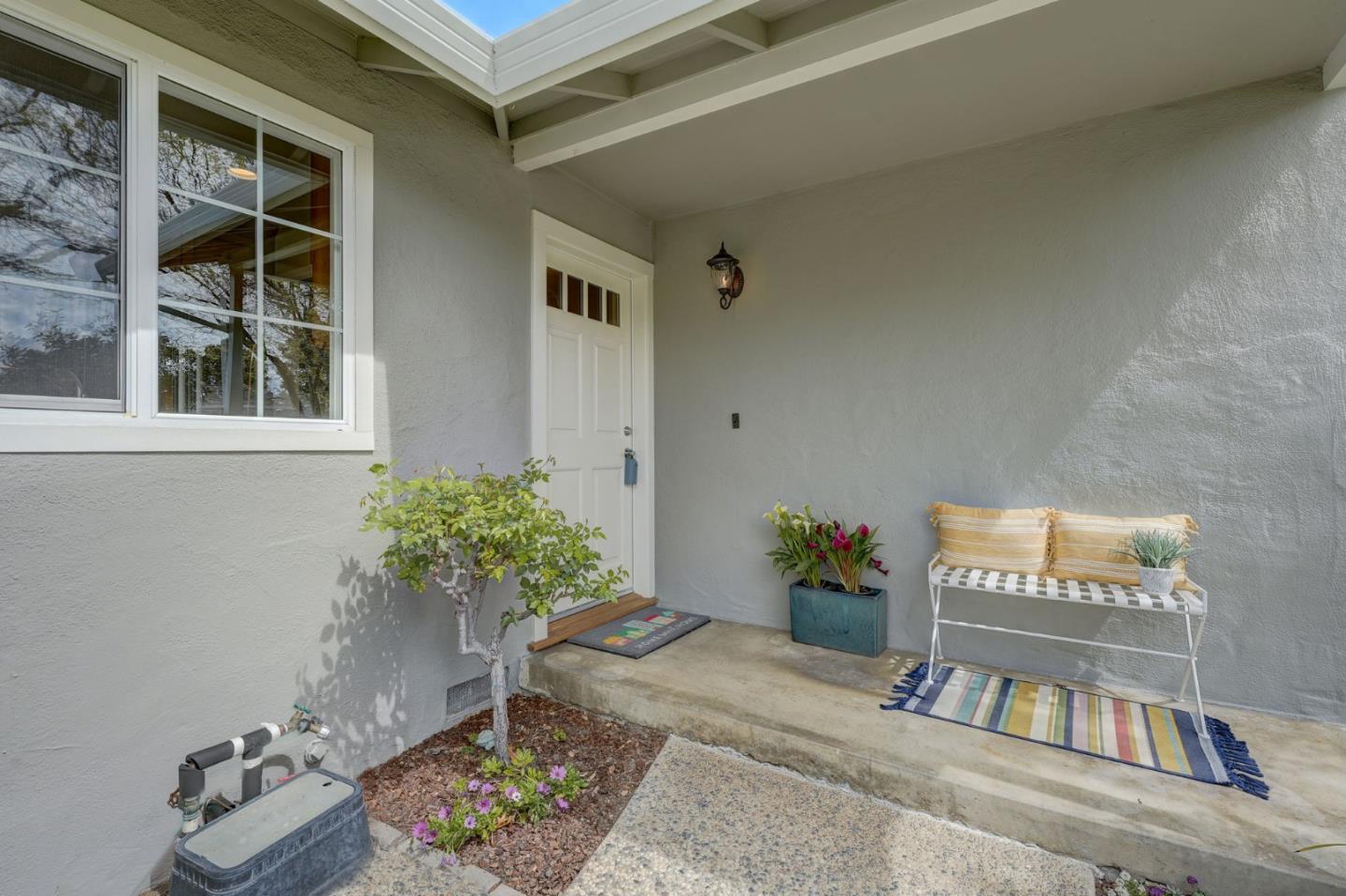 Detail Gallery Image 3 of 35 For 1055 W Knickerbocker Dr, Sunnyvale,  CA 94087 - 3 Beds | 2 Baths