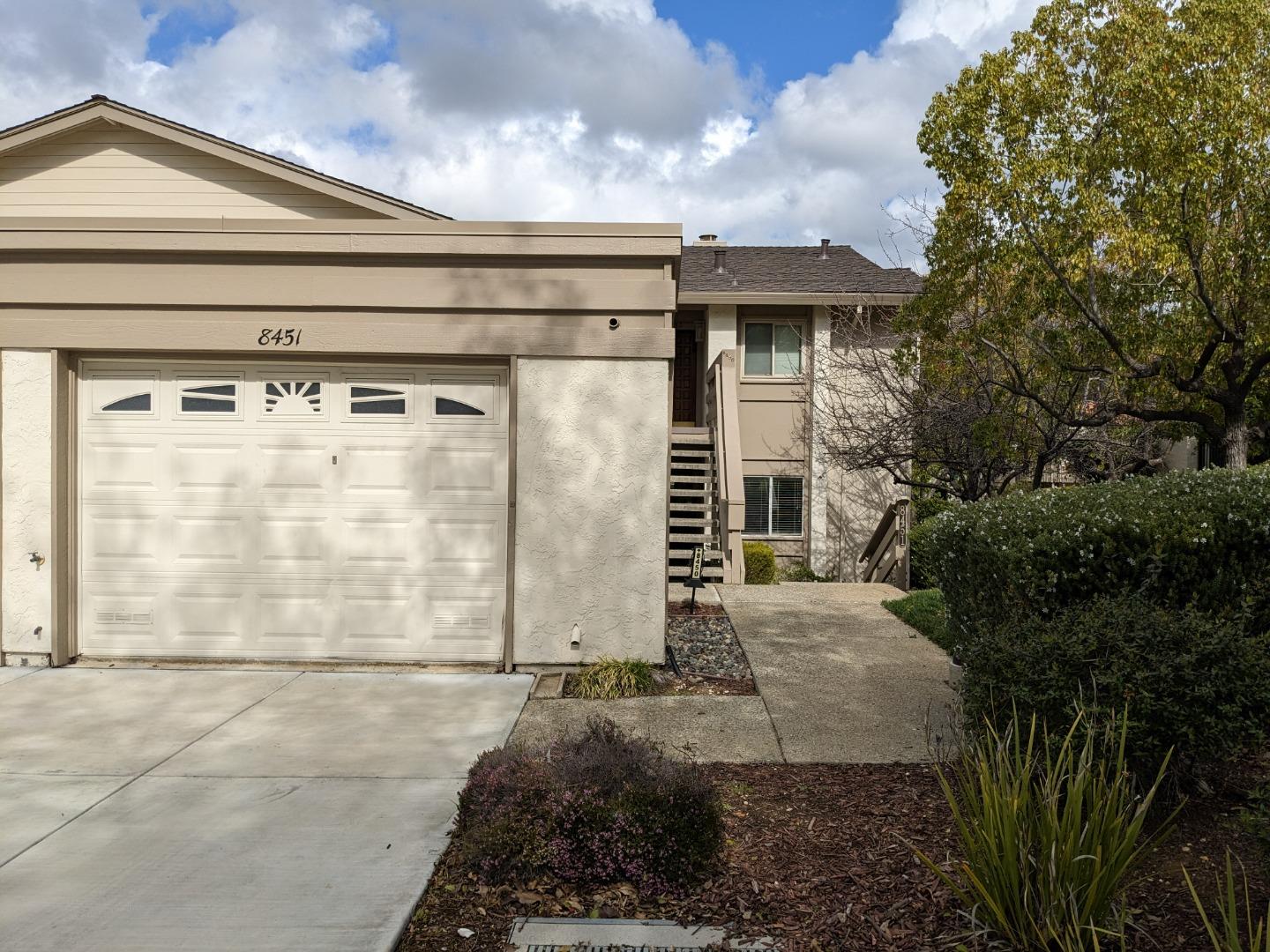 Detail Gallery Image 3 of 41 For 8451 Traminer Ct, San Jose,  CA 95135 - 2 Beds | 2 Baths