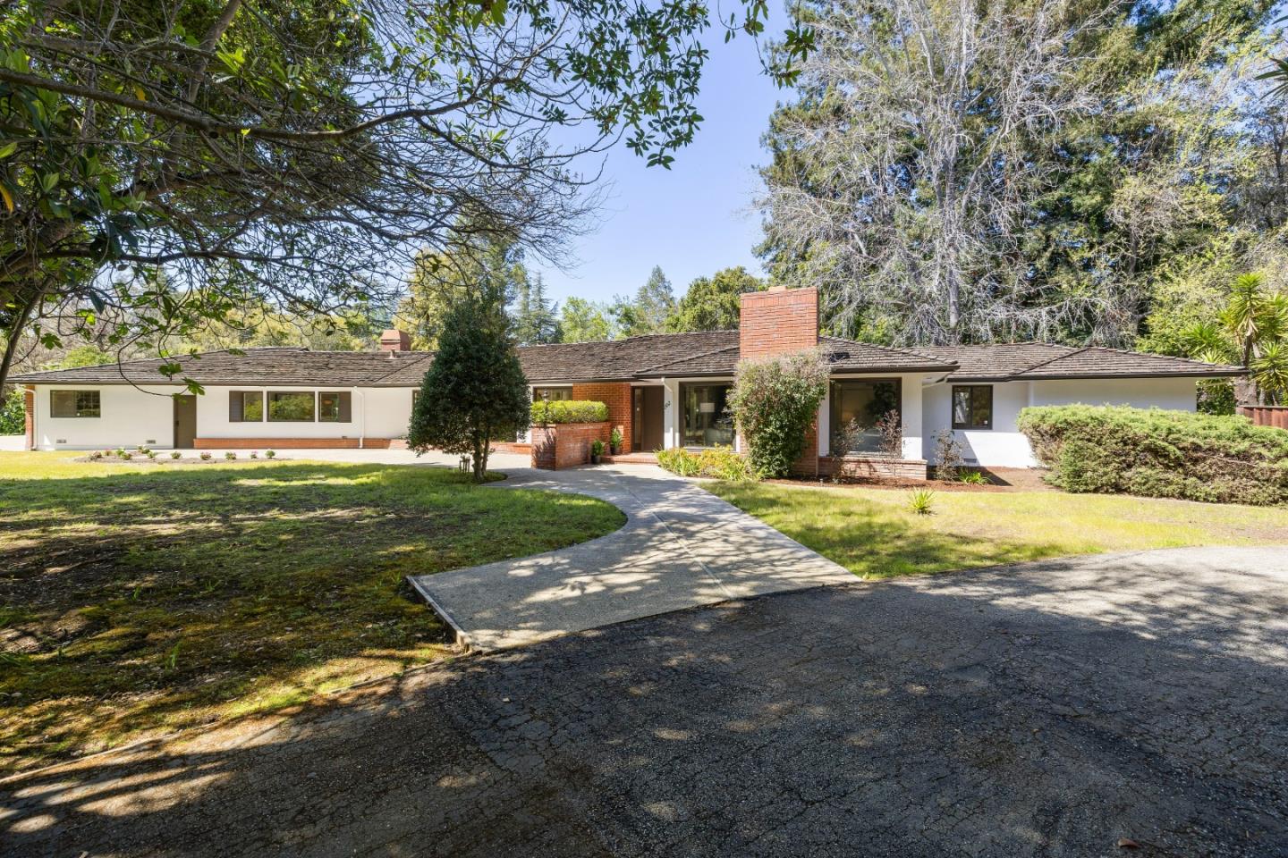 Photo of 102 Linden Ave in Atherton, CA