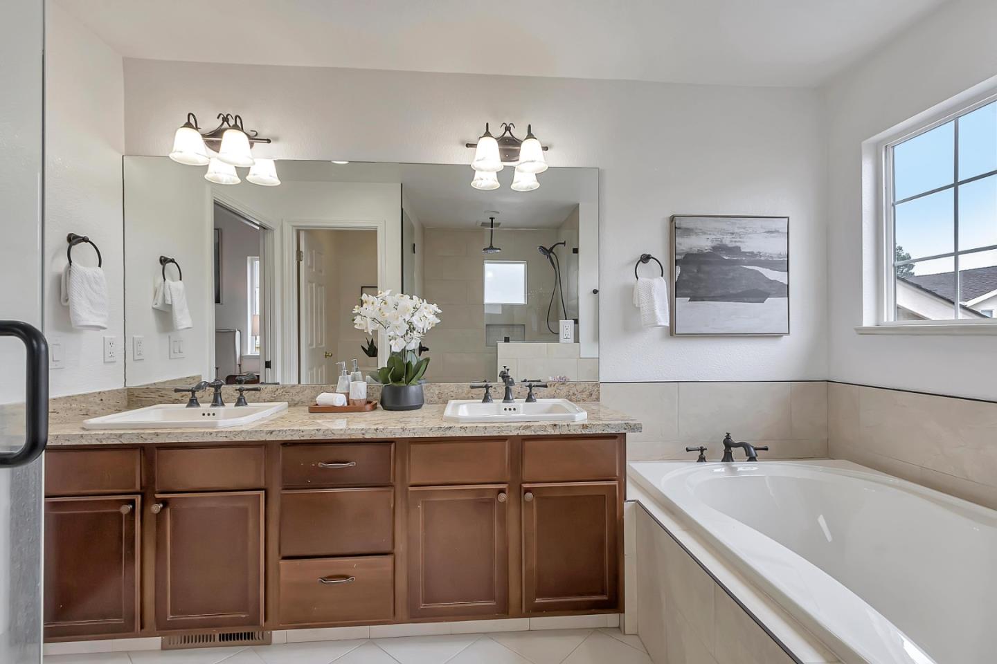 Detail Gallery Image 29 of 42 For 537 Devonshire Ct, Mountain View,  CA 94043 - 3 Beds | 2/1 Baths