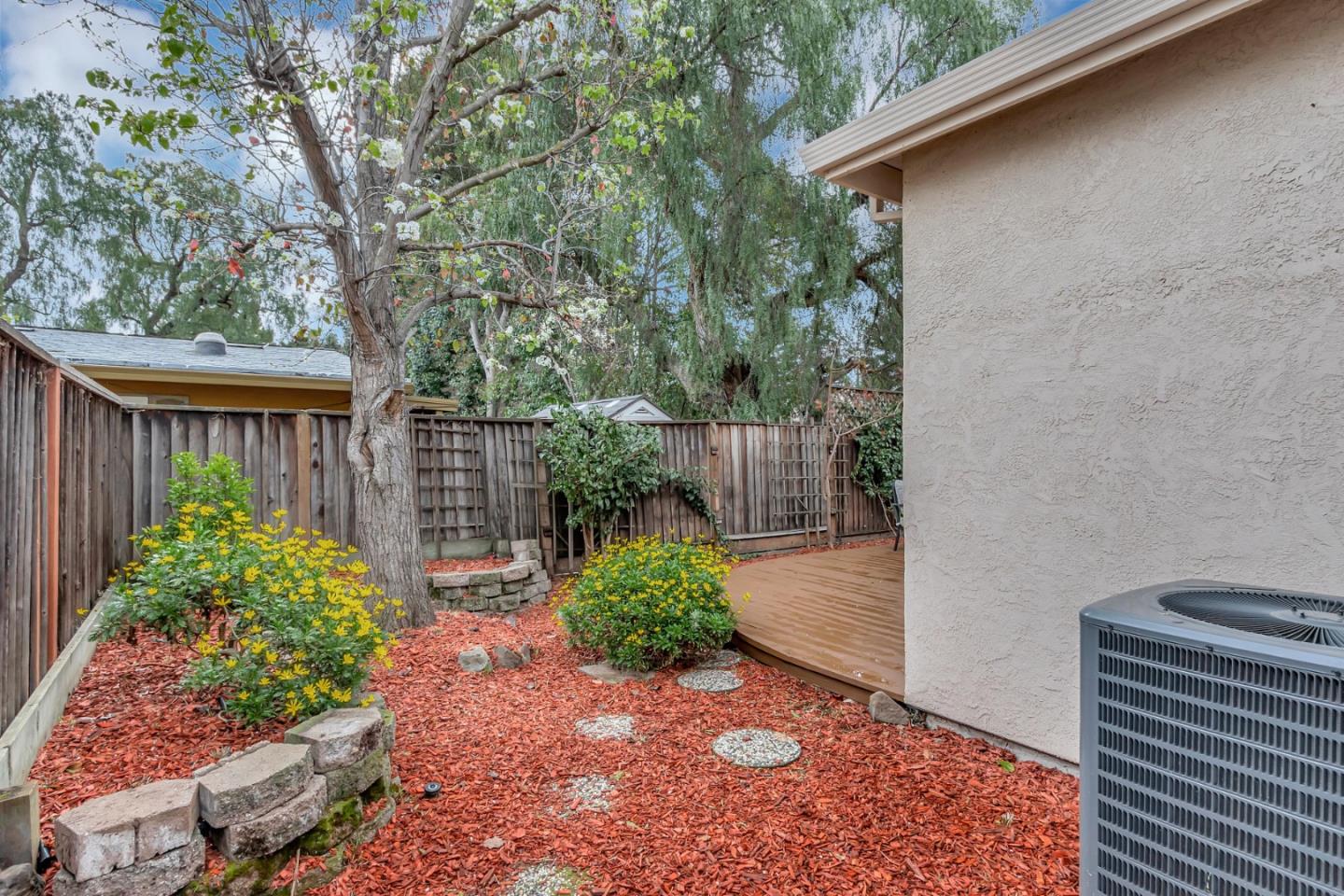 Detail Gallery Image 40 of 42 For 537 Devonshire Ct, Mountain View,  CA 94043 - 3 Beds | 2/1 Baths