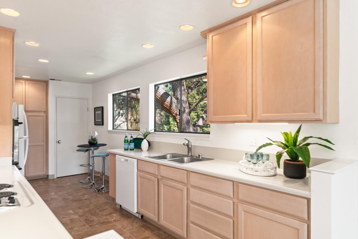 Detail Gallery Image 18 of 38 For 50 Horgan Ave #2,  Redwood City,  CA 94061 - 3 Beds | 2 Baths