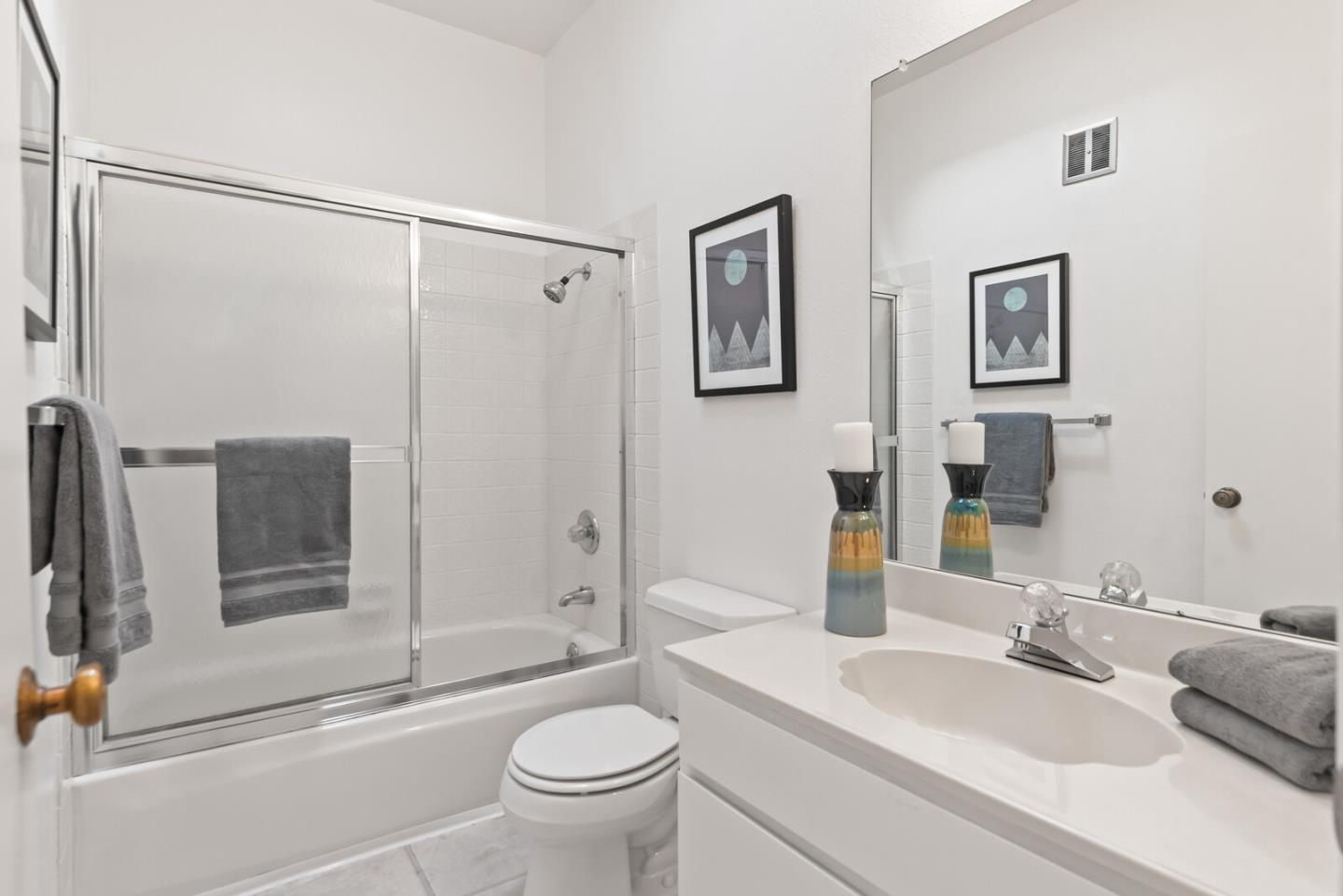 Detail Gallery Image 27 of 38 For 50 Horgan Ave #2,  Redwood City,  CA 94061 - 3 Beds | 2 Baths