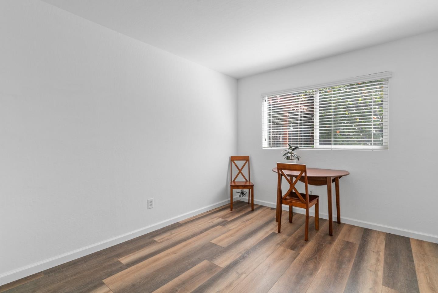 Detail Gallery Image 19 of 32 For 2331 17th Ave, Santa Cruz,  CA 95062 - 2 Beds | 2 Baths