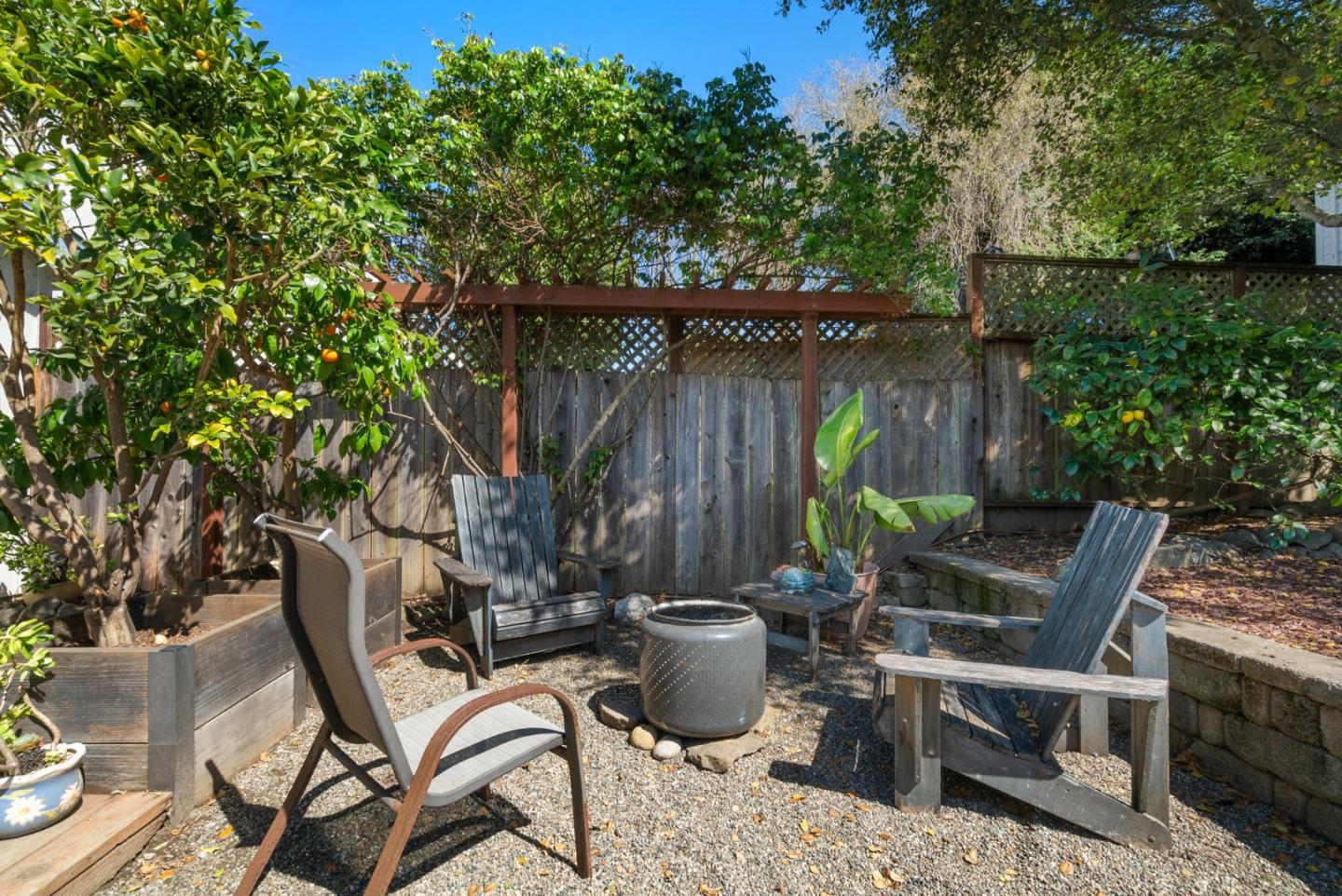 Detail Gallery Image 26 of 32 For 2331 17th Ave, Santa Cruz,  CA 95062 - 2 Beds | 2 Baths