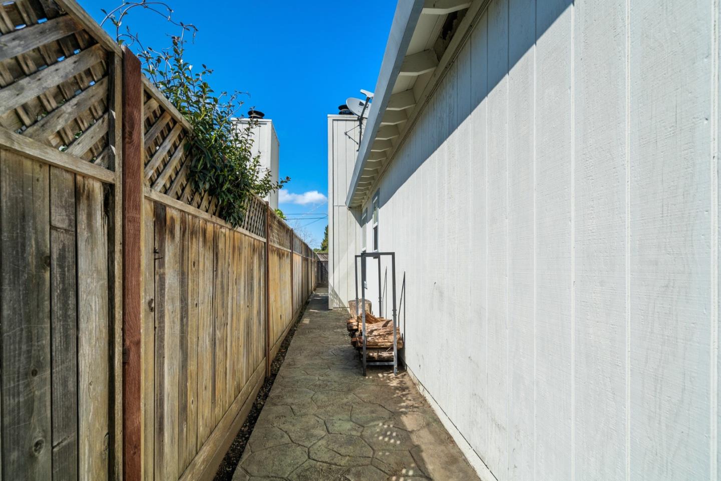 Detail Gallery Image 29 of 32 For 2331 17th Ave, Santa Cruz,  CA 95062 - 2 Beds | 2 Baths