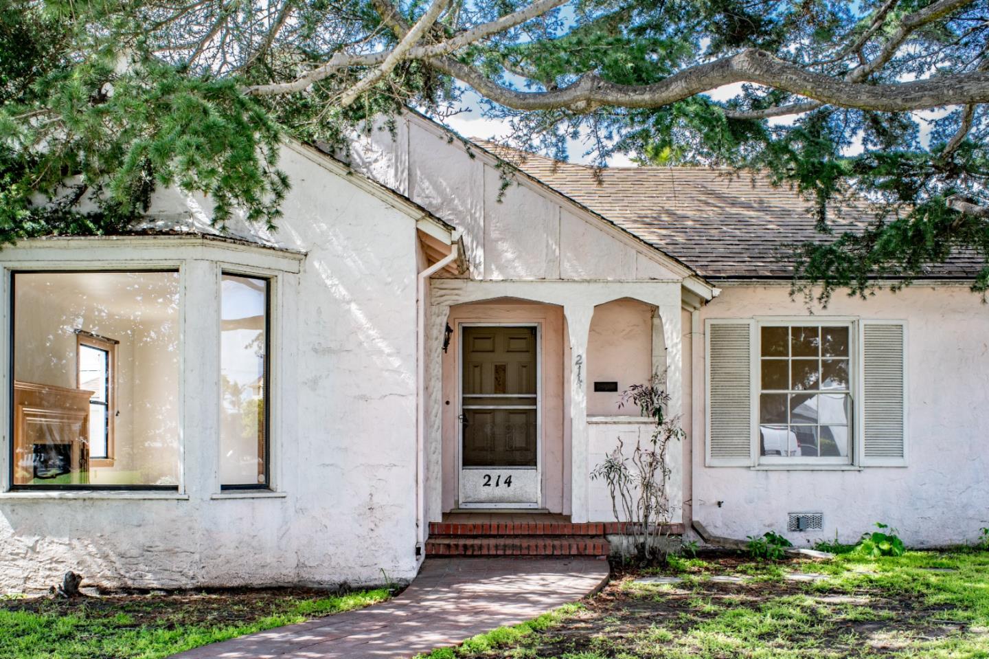 Photo of 214 Alameda Ave in Salinas, CA