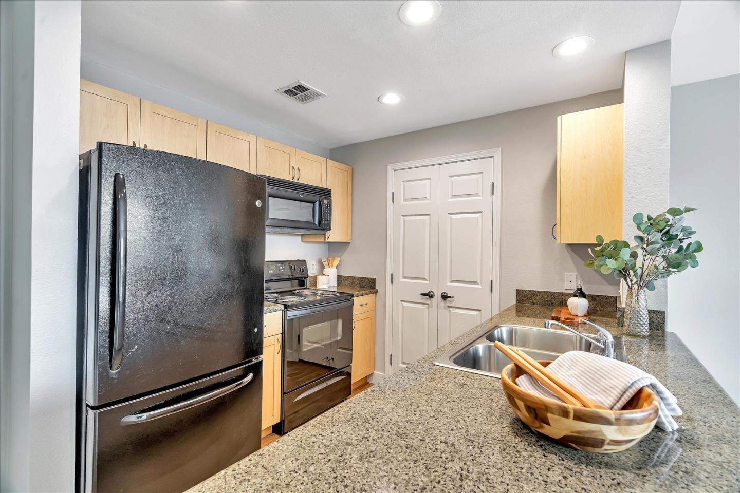 Detail Gallery Image 9 of 29 For 1550 Technology Dr #2046,  San Jose,  CA 95110 - 1 Beds | 1 Baths