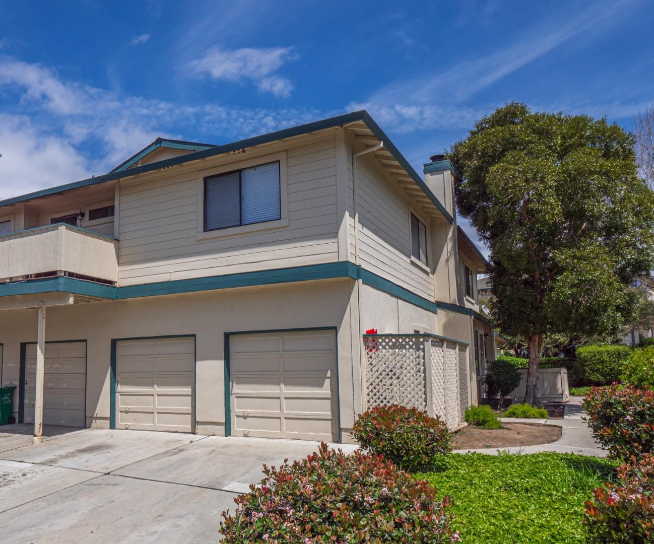 Detail Gallery Image 1 of 36 For 216 Silver Leaf Dr #C,  Watsonville,  CA 95076 - 3 Beds | 1/1 Baths