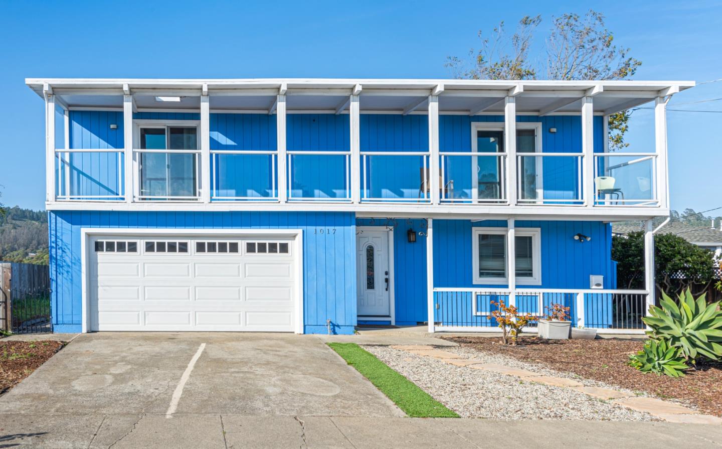Photo of 1017 Dwight Ave in Half Moon Bay, CA