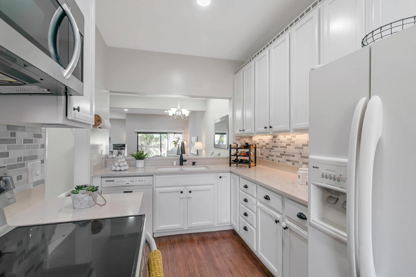 Detail Gallery Image 16 of 40 For 102 Marylinn Dr, Milpitas,  CA 95035 - 2 Beds | 2/1 Baths