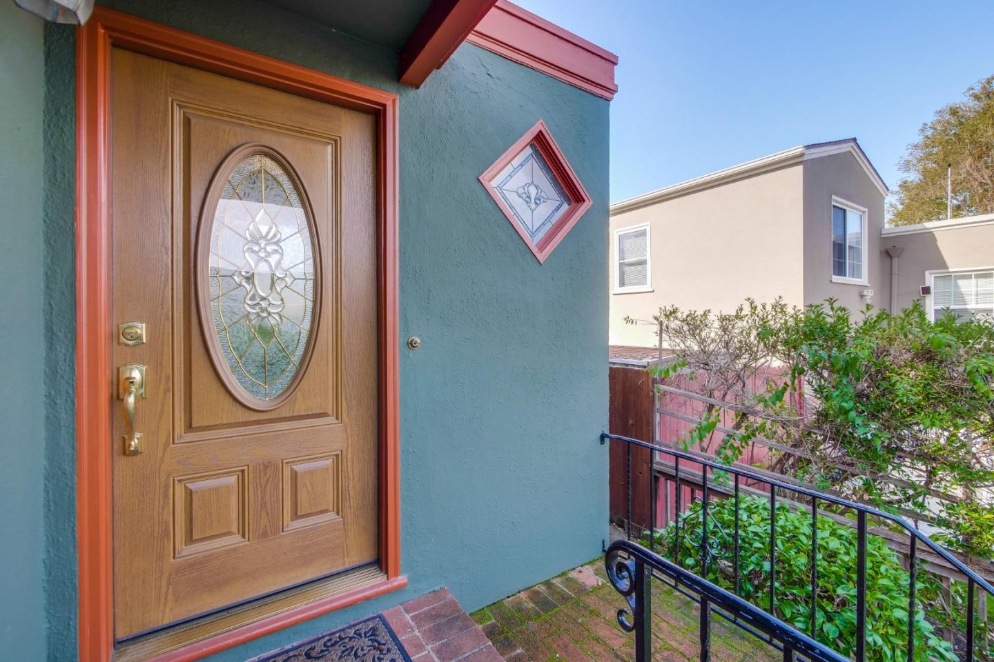 Detail Gallery Image 3 of 27 For 1059 Island Dr, Alameda,  CA 94502 - 3 Beds | 2 Baths