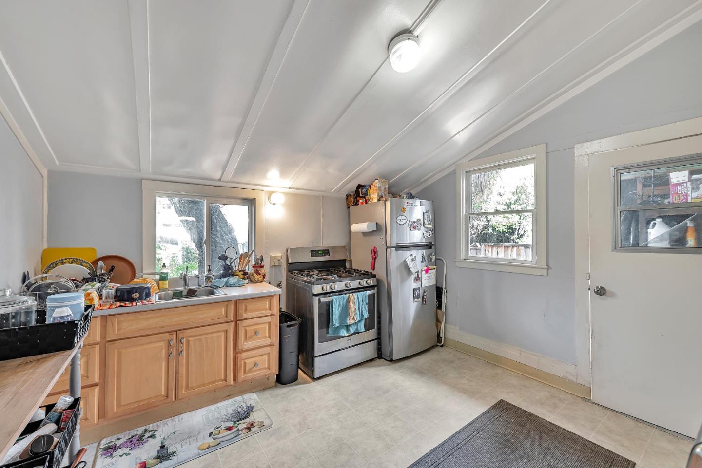 Detail Gallery Image 6 of 12 For 311 Johnson Ave, Los Gatos,  CA 95030 - 3 Beds | 2 Baths