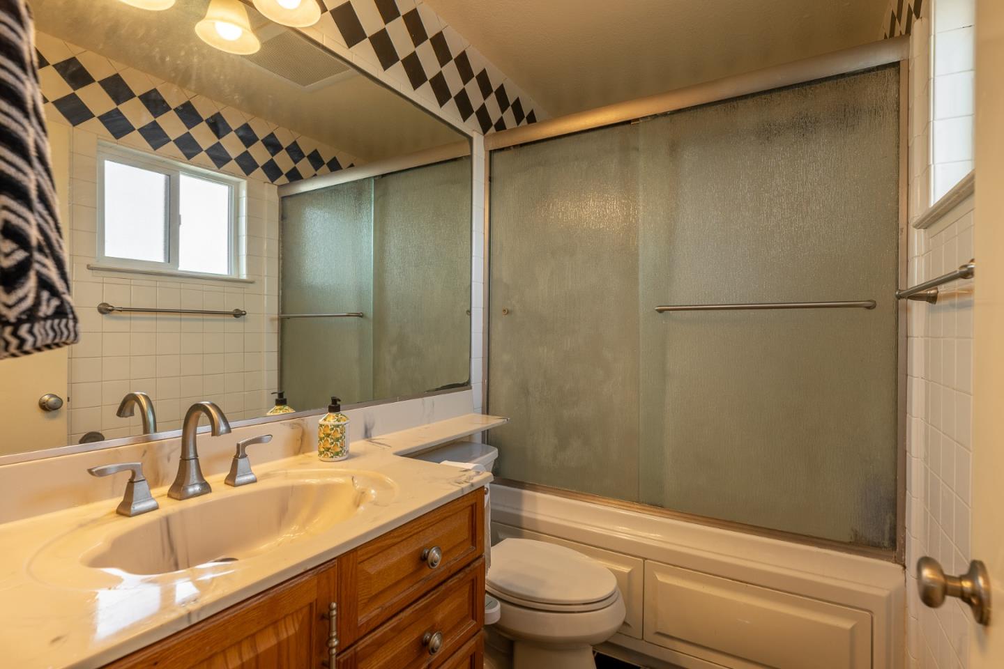 Detail Gallery Image 17 of 28 For 3244 Sandpiper Way, Marina,  CA 93933 - 3 Beds | 2/1 Baths
