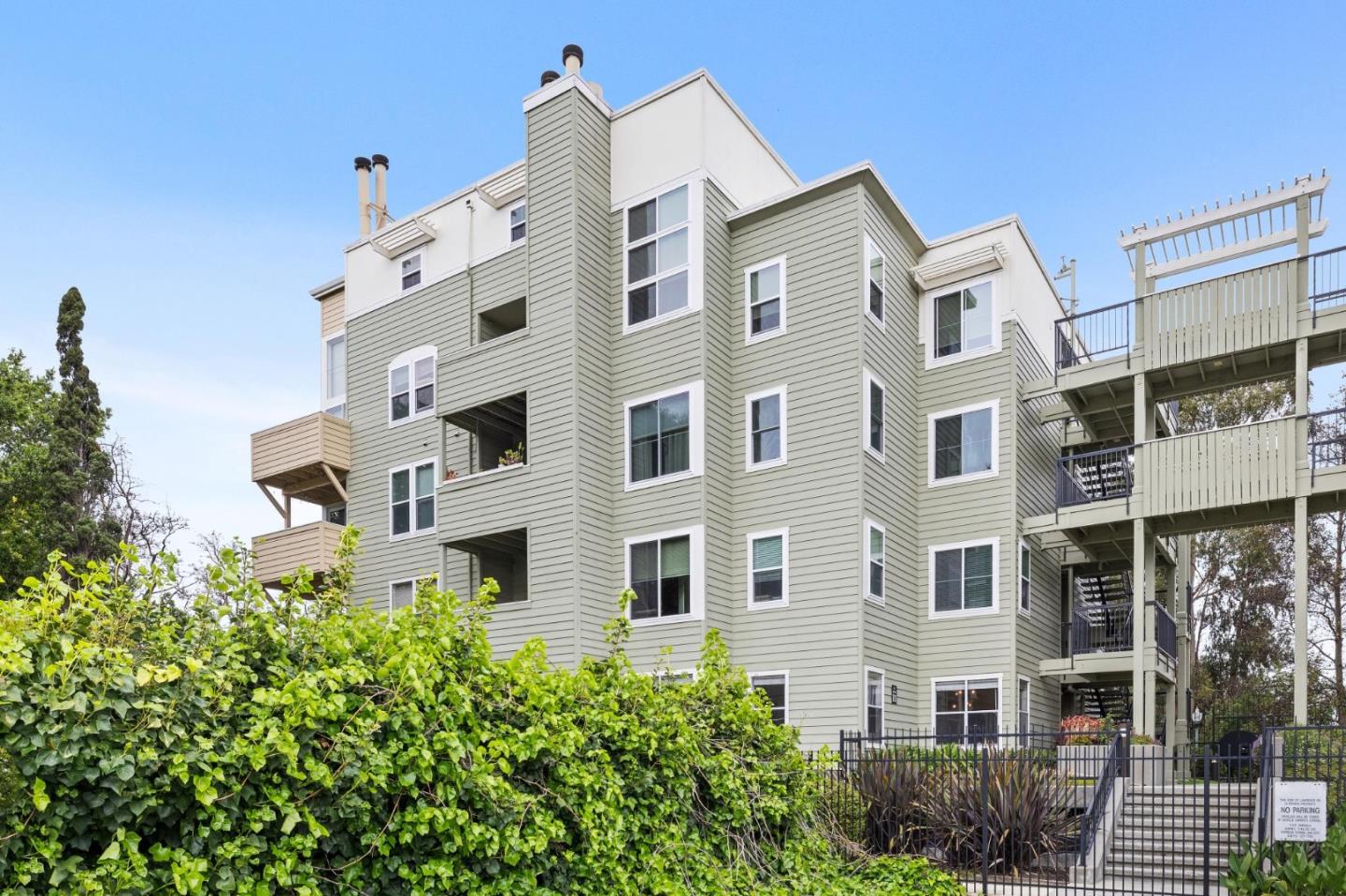 Detail Gallery Image 1 of 1 For 211 S Fremont St #112,  San Mateo,  CA 94401 - 2 Beds | 1 Baths