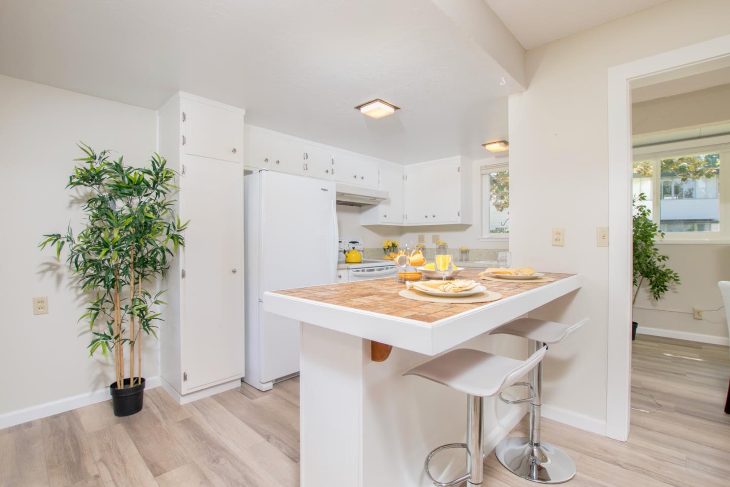 Detail Gallery Image 6 of 18 For 14225 Lora Dr #99,  Los Gatos,  CA 95032 - 1 Beds | 1 Baths