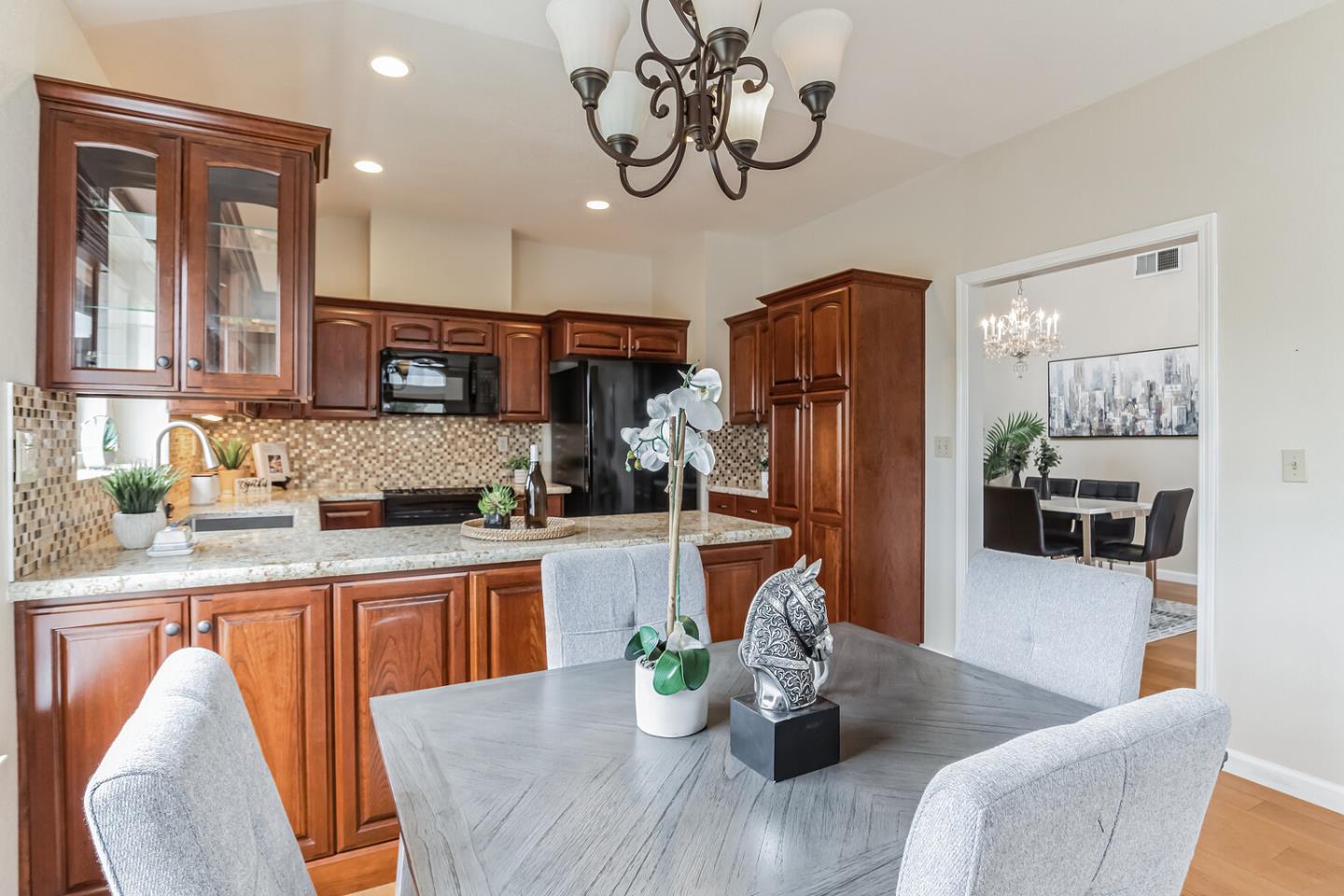 Detail Gallery Image 14 of 39 For 7833 Prestwick Cir, San Jose,  CA 95135 - 2 Beds | 2 Baths