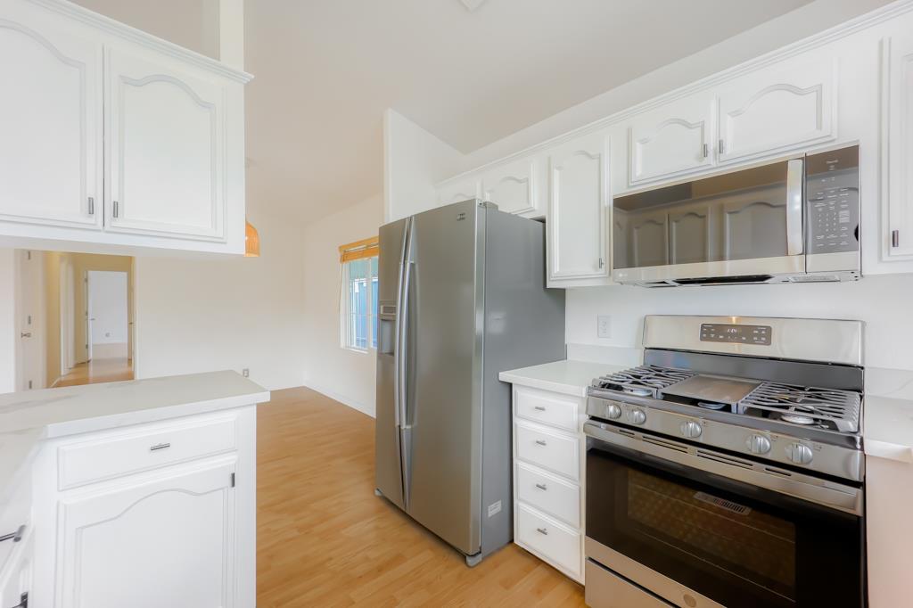 Detail Gallery Image 12 of 46 For 1220 Tasman Dr #395,  Sunnyvale,  CA 94089 - 3 Beds | 2 Baths
