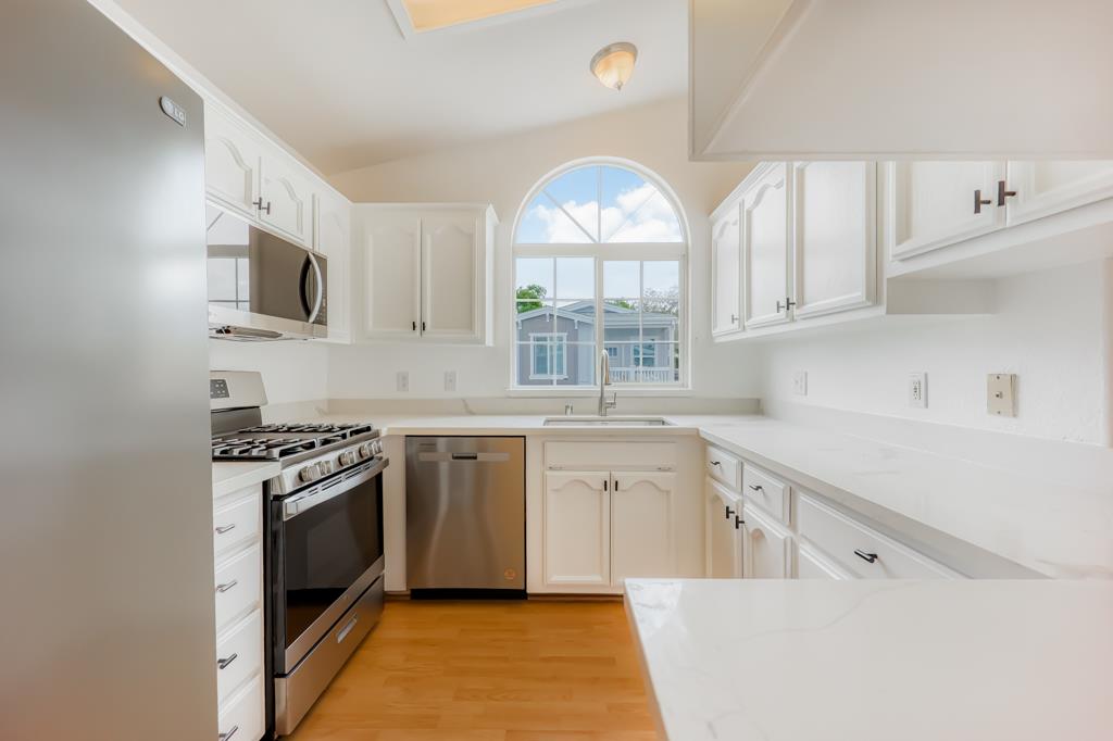 Detail Gallery Image 9 of 46 For 1220 Tasman Dr #395,  Sunnyvale,  CA 94089 - 3 Beds | 2 Baths