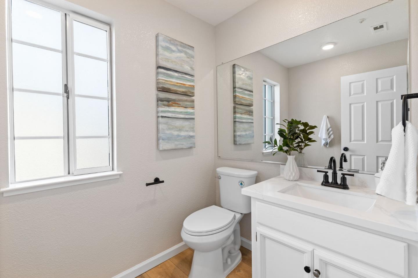 Detail Gallery Image 16 of 28 For 78 Crossing Ct, Hayward,  CA 94544 - 3 Beds | 2/1 Baths