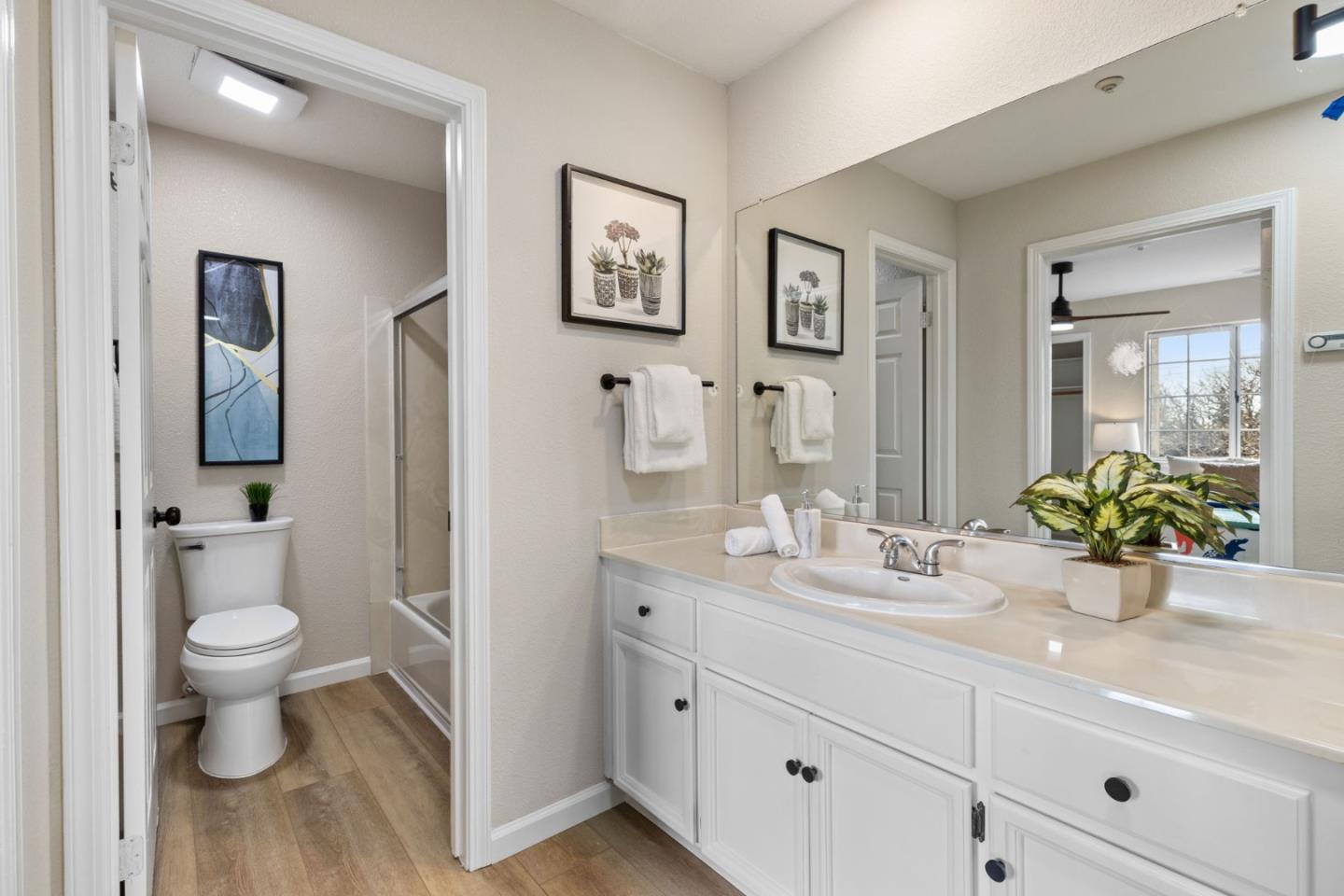 Detail Gallery Image 21 of 28 For 78 Crossing Ct, Hayward,  CA 94544 - 3 Beds | 2/1 Baths