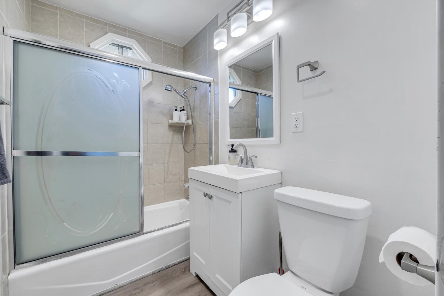 Detail Gallery Image 21 of 23 For 139 Abelia Way, East Palo Alto,  CA 94303 - 3 Beds | 1/1 Baths