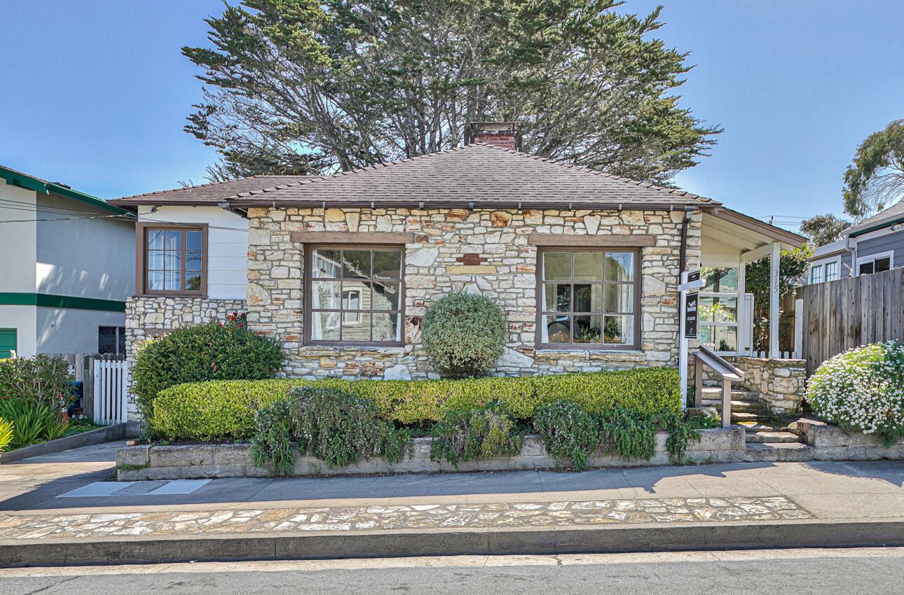Detail Gallery Image 1 of 27 For 315 Cypress Ave, Pacific Grove,  CA 93950 - 2 Beds | 1 Baths