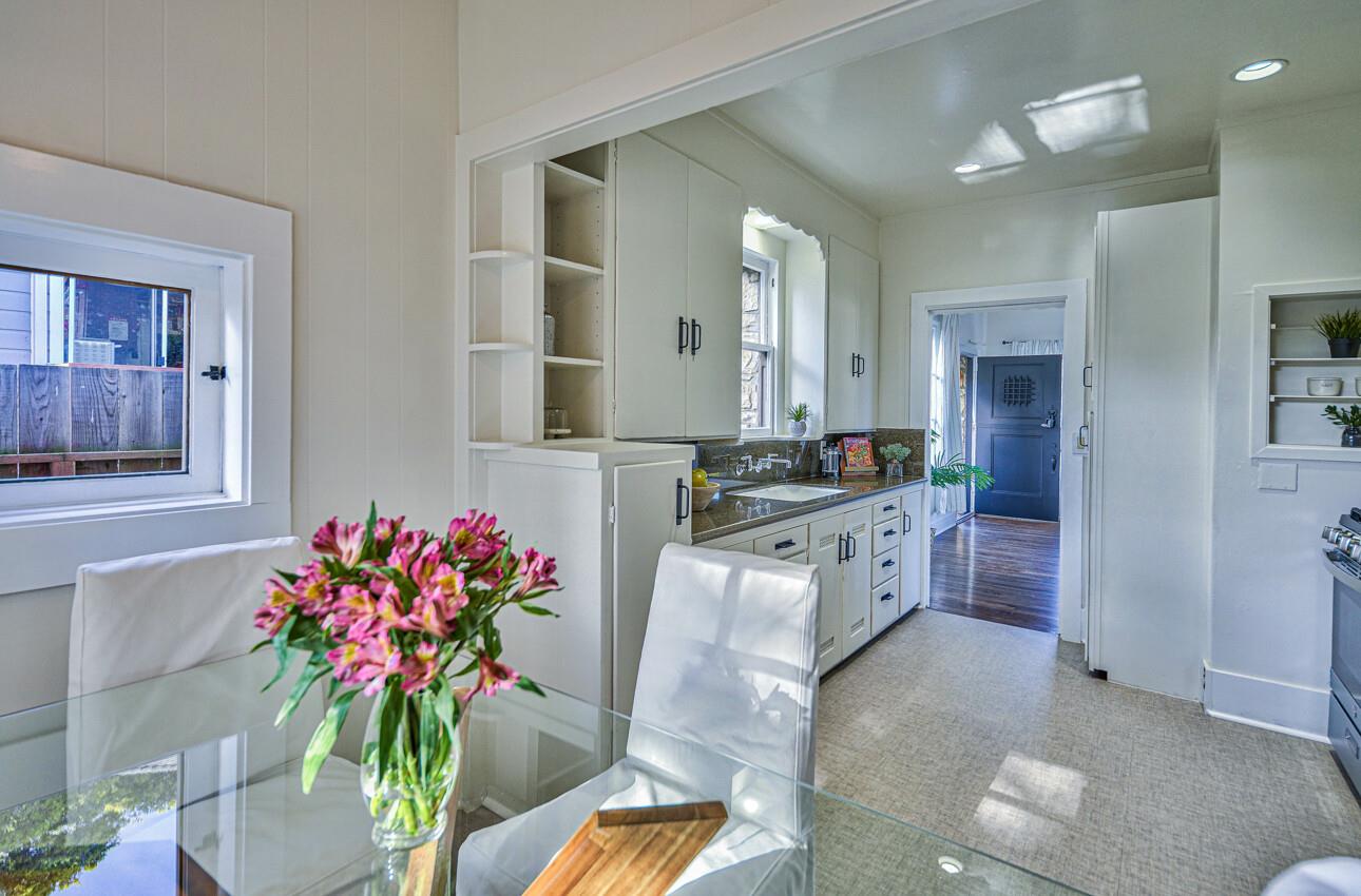 Detail Gallery Image 13 of 27 For 315 Cypress Ave, Pacific Grove,  CA 93950 - 2 Beds | 1 Baths