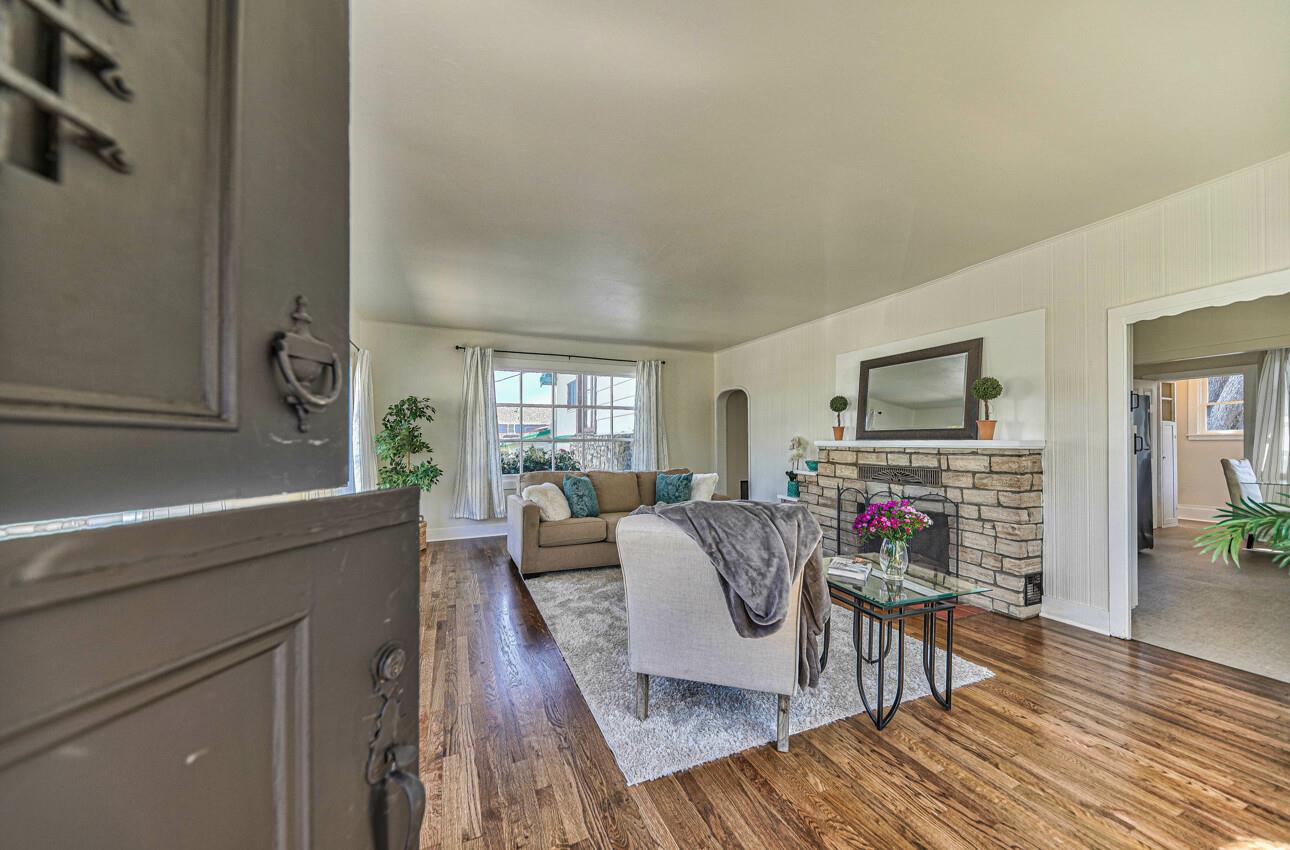 Detail Gallery Image 5 of 27 For 315 Cypress Ave, Pacific Grove,  CA 93950 - 2 Beds | 1 Baths